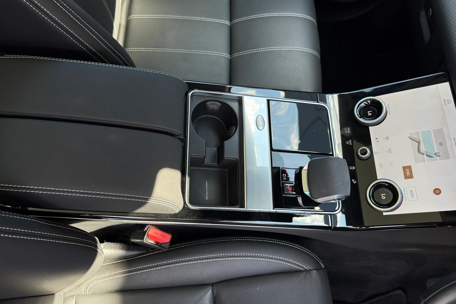 LAND ROVER RANGE ROVER VELAR thumbnail image number 47