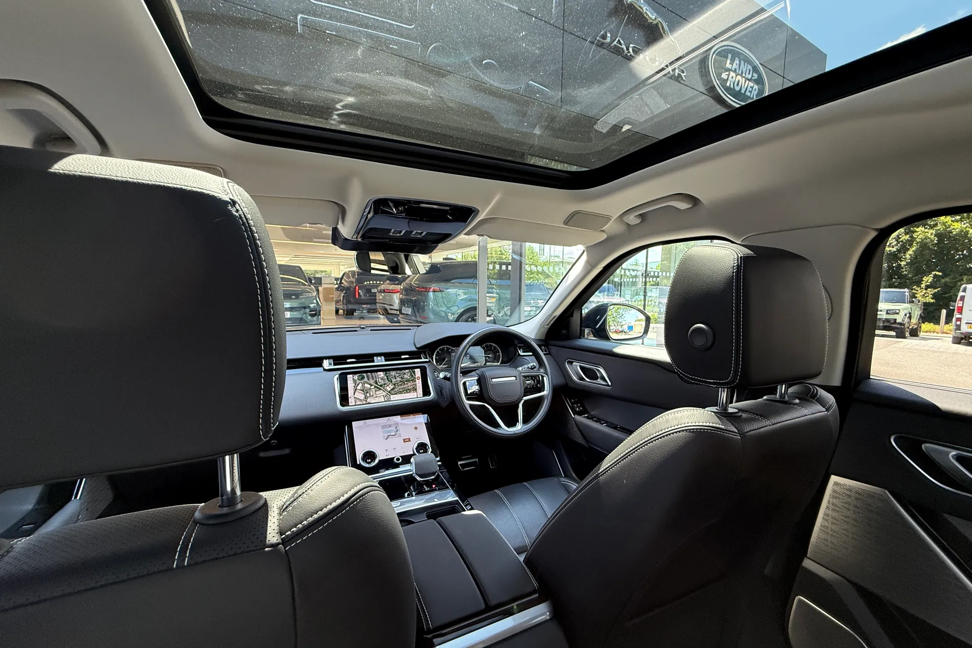 LAND ROVER RANGE ROVER VELAR thumbnail image number 5