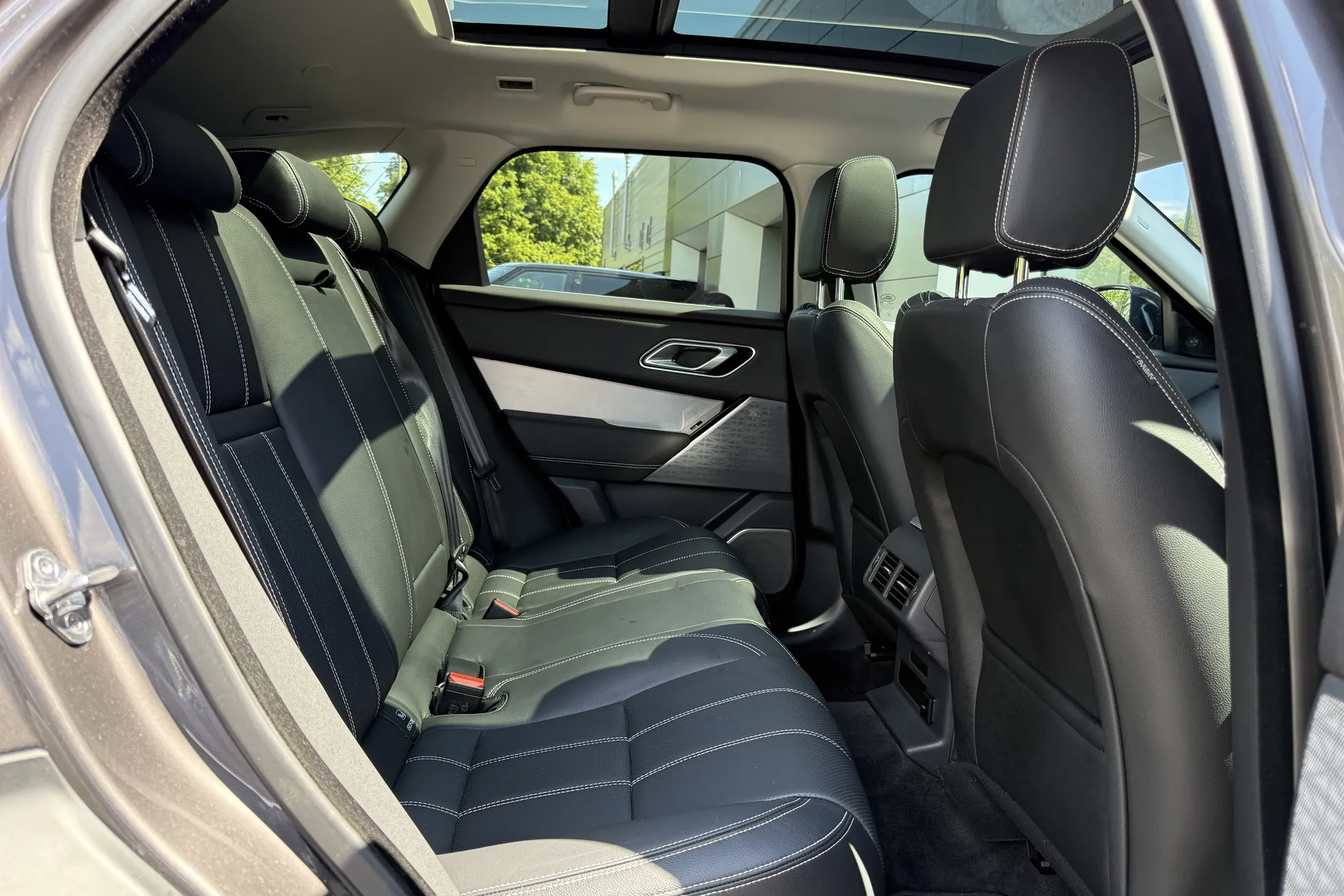 LAND ROVER RANGE ROVER VELAR thumbnail image number 22