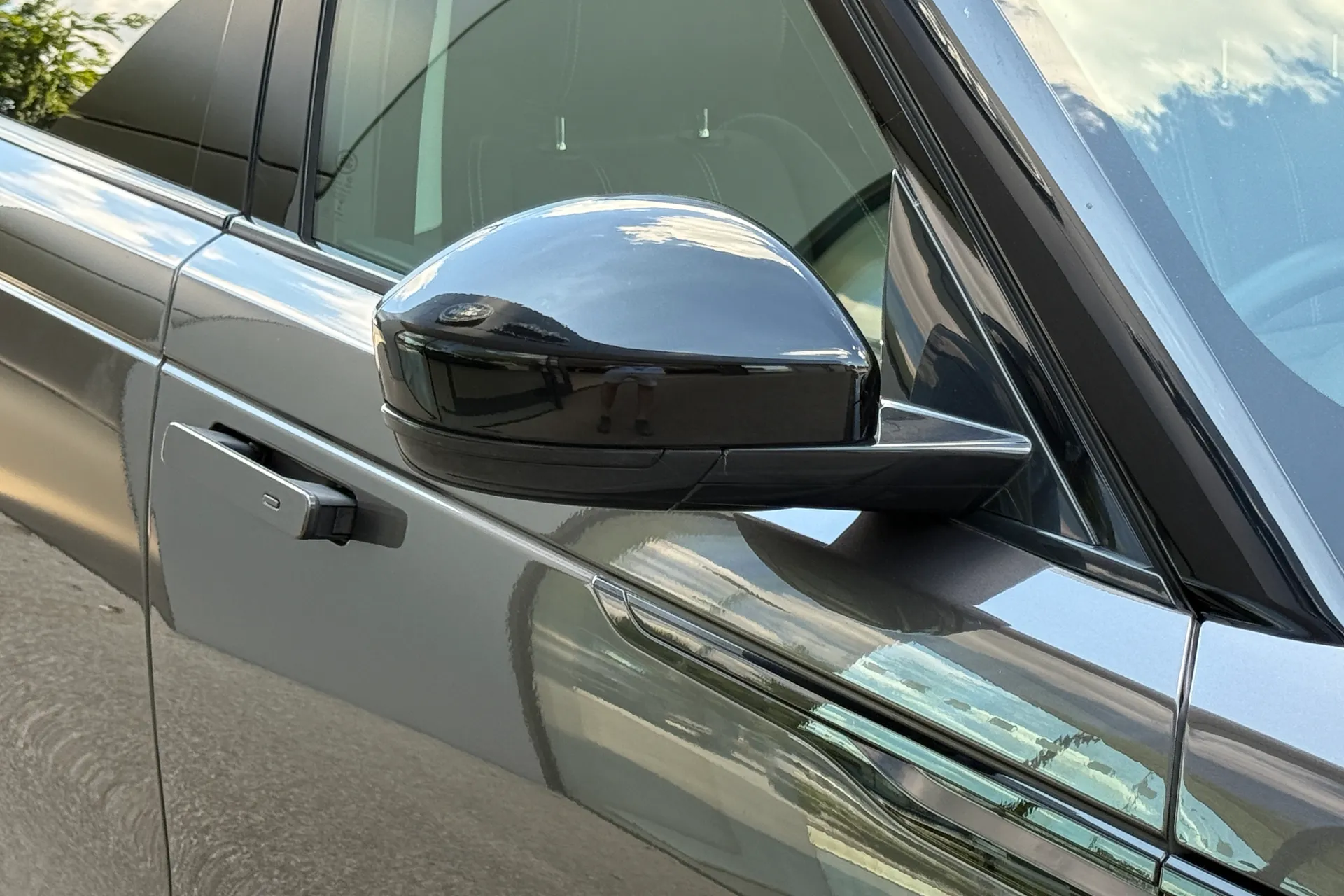 LAND ROVER RANGE ROVER VELAR thumbnail image number 16