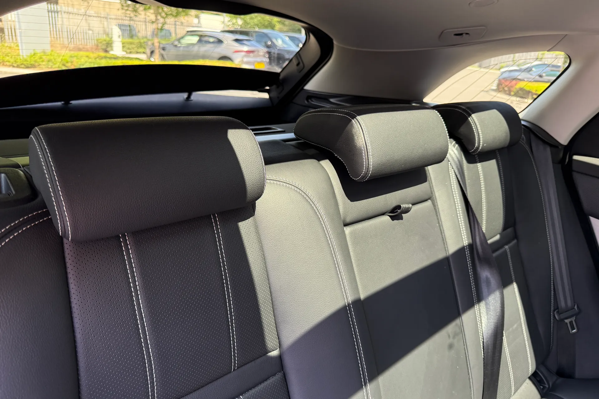 LAND ROVER RANGE ROVER VELAR thumbnail image number 25