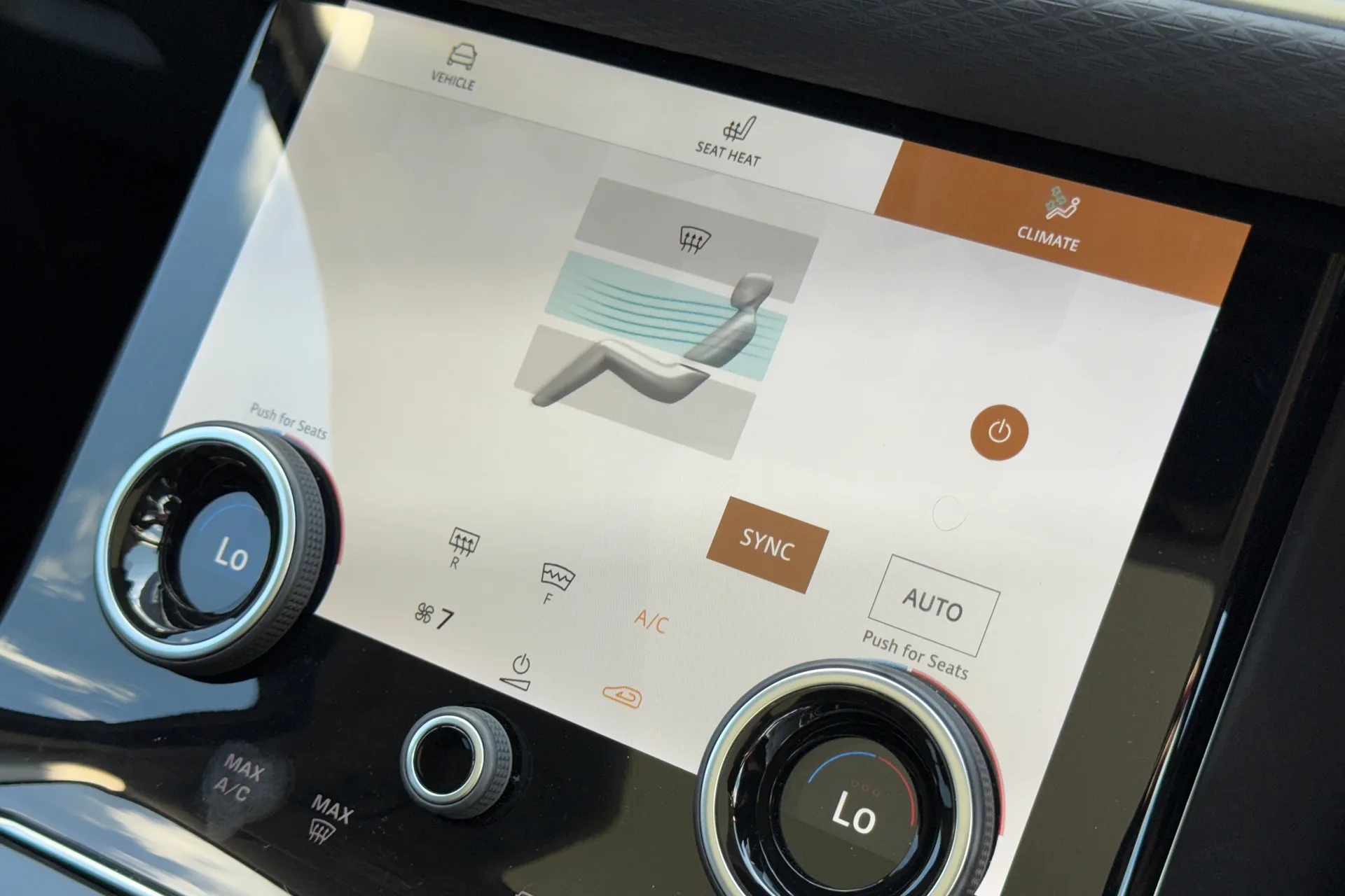 LAND ROVER RANGE ROVER VELAR thumbnail image number 39