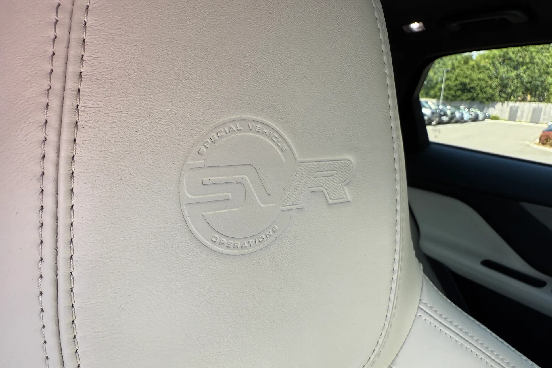 Jaguar F-PACE thumbnail image number 52