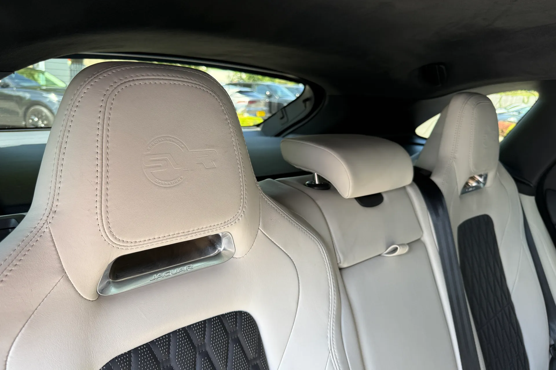Jaguar F-PACE thumbnail image number 26