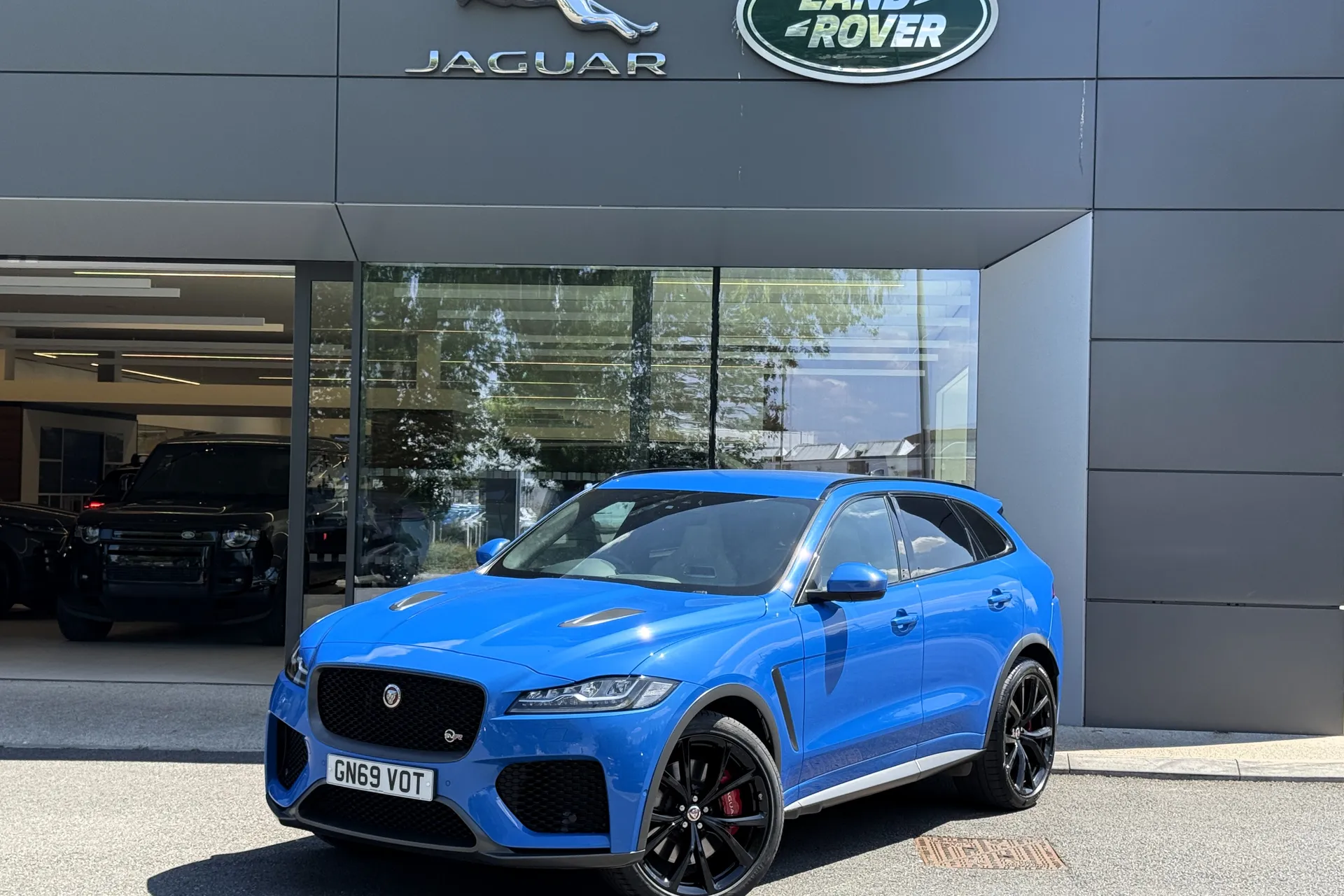 Jaguar F-PACE thumbnail image number 7