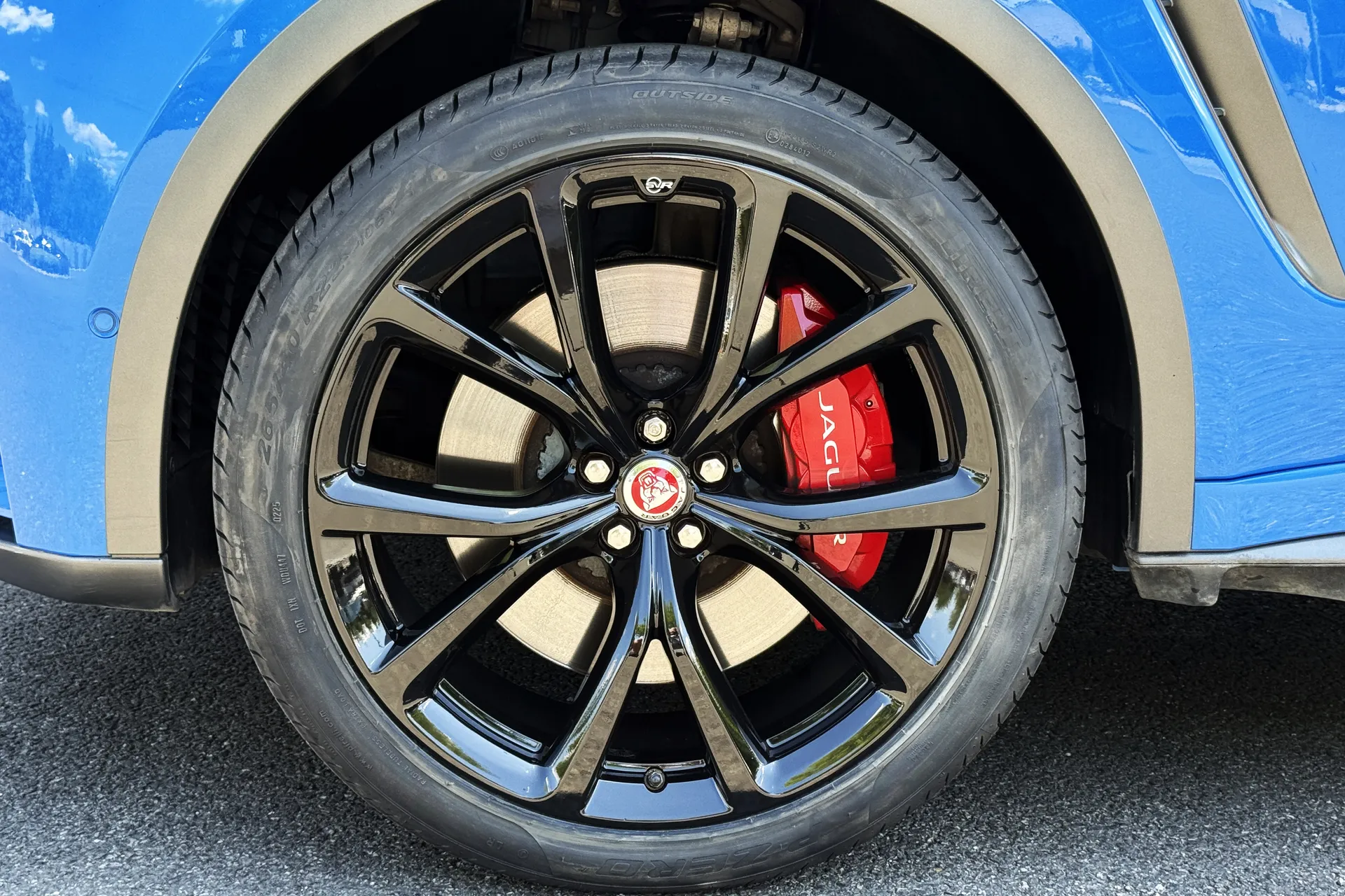Jaguar F-PACE thumbnail image number 6