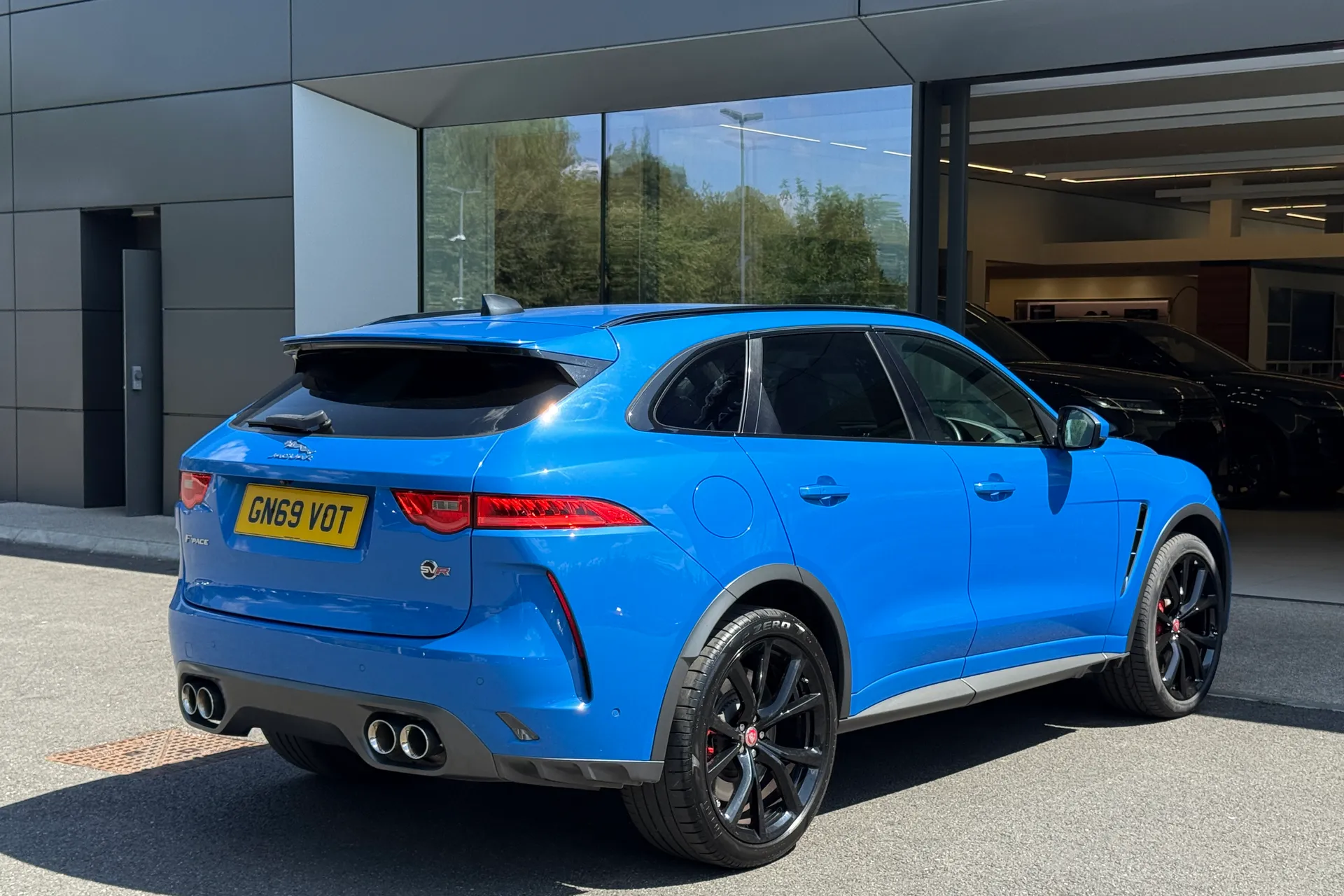 Jaguar F-PACE thumbnail image number 18