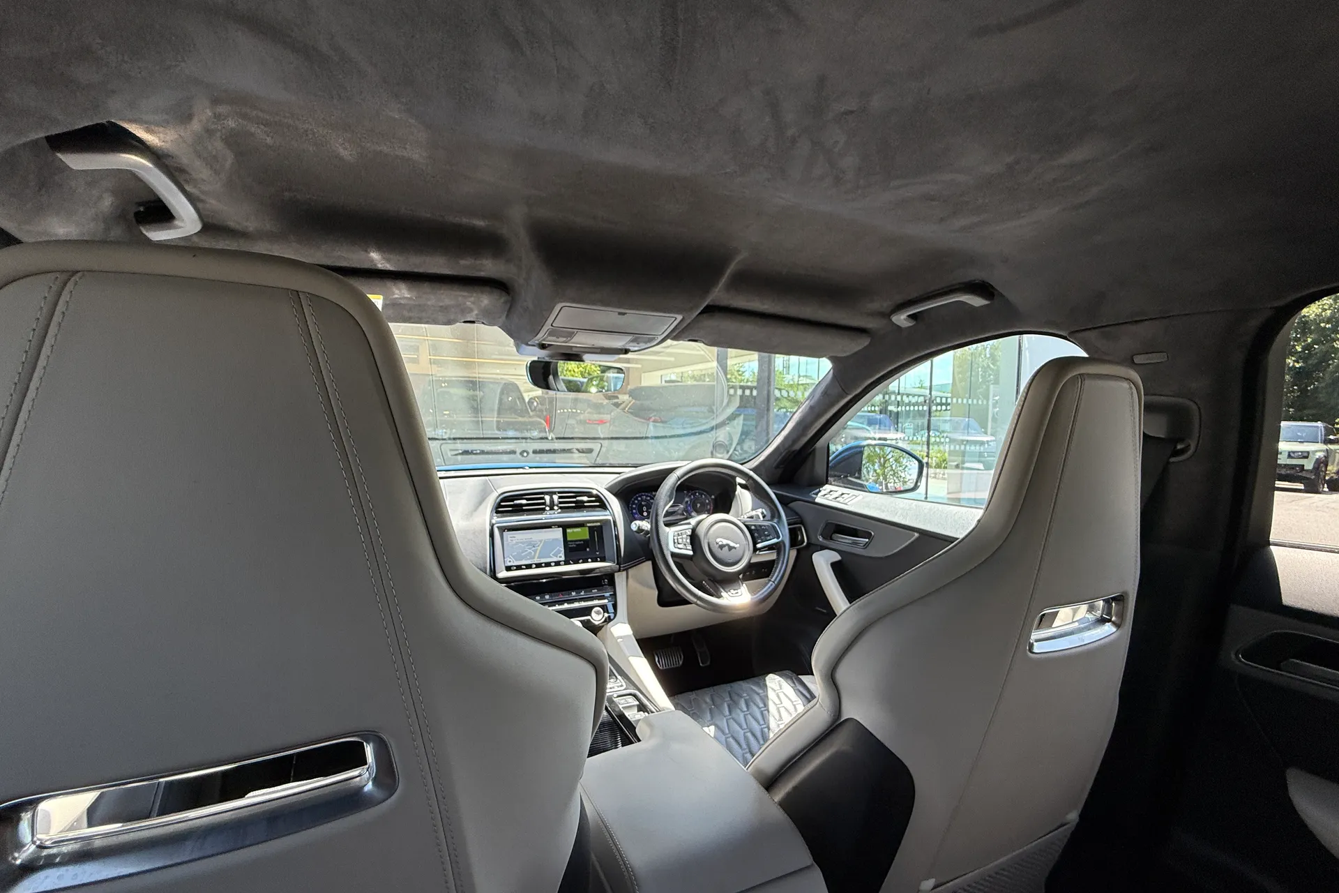 Jaguar F-PACE thumbnail image number 4