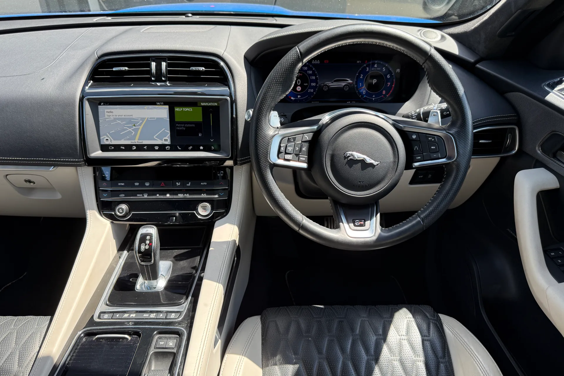 Jaguar F-PACE thumbnail image number 35