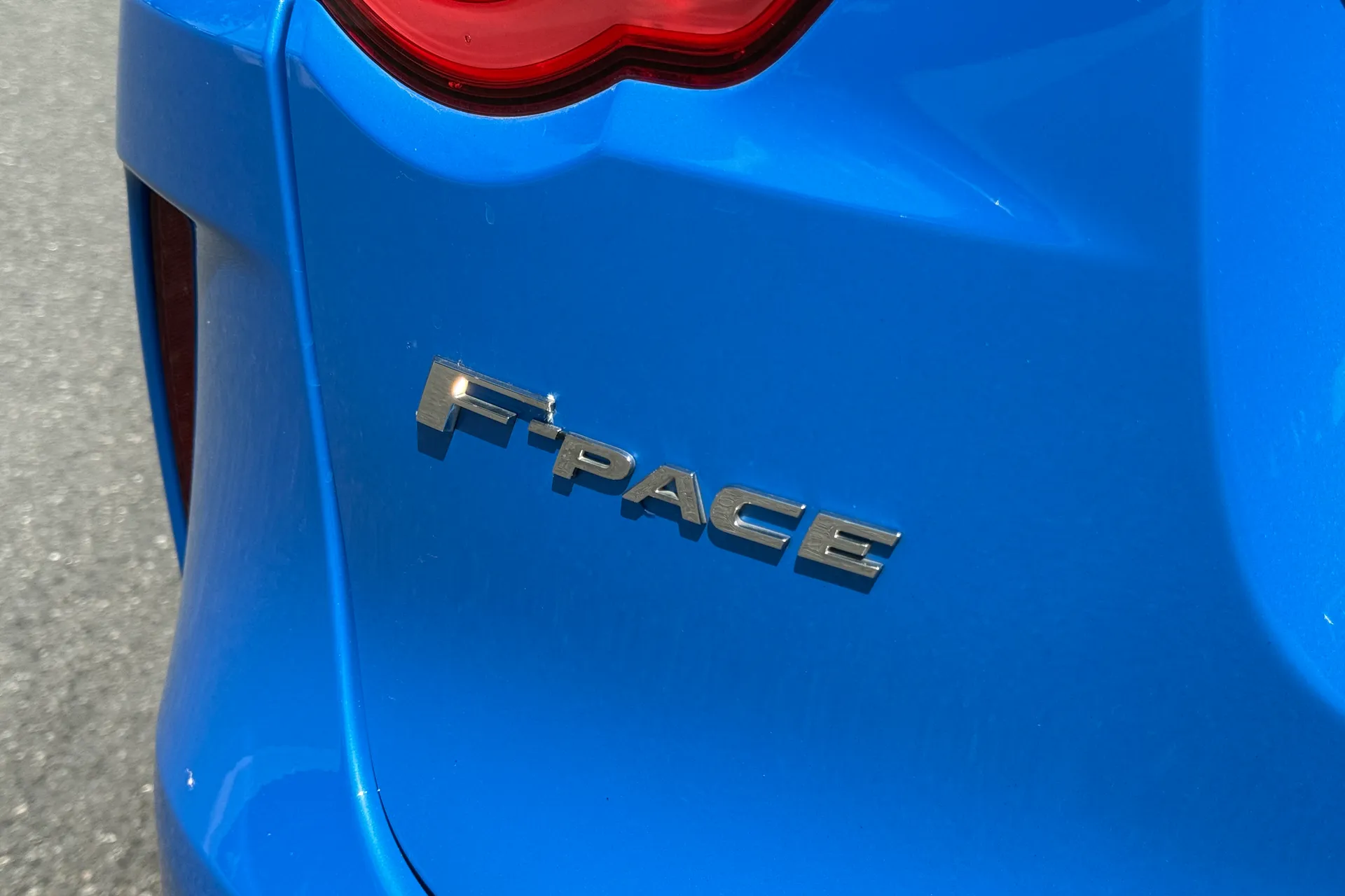 Jaguar F-PACE thumbnail image number 16
