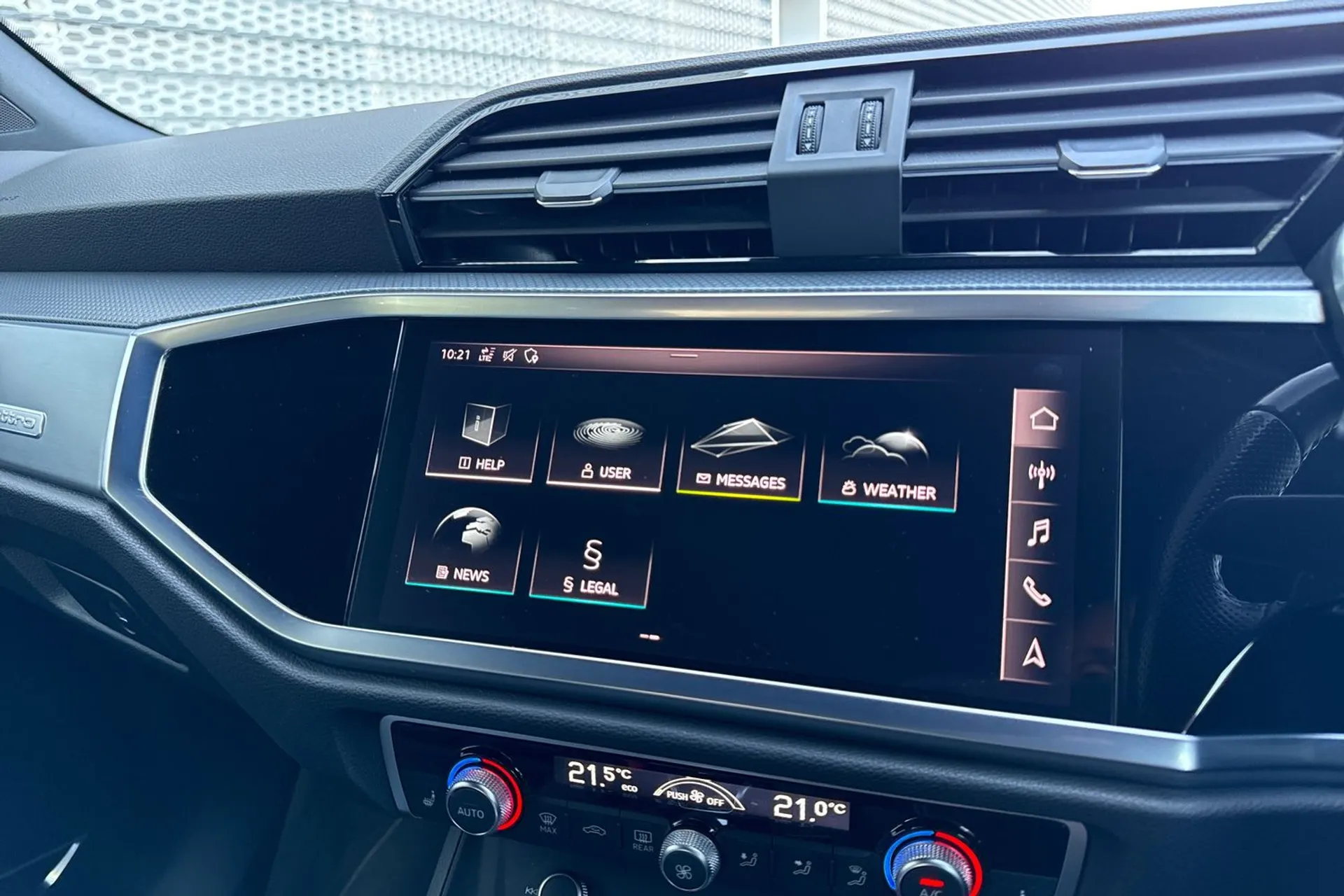 Audi Q3 thumbnail image number 30