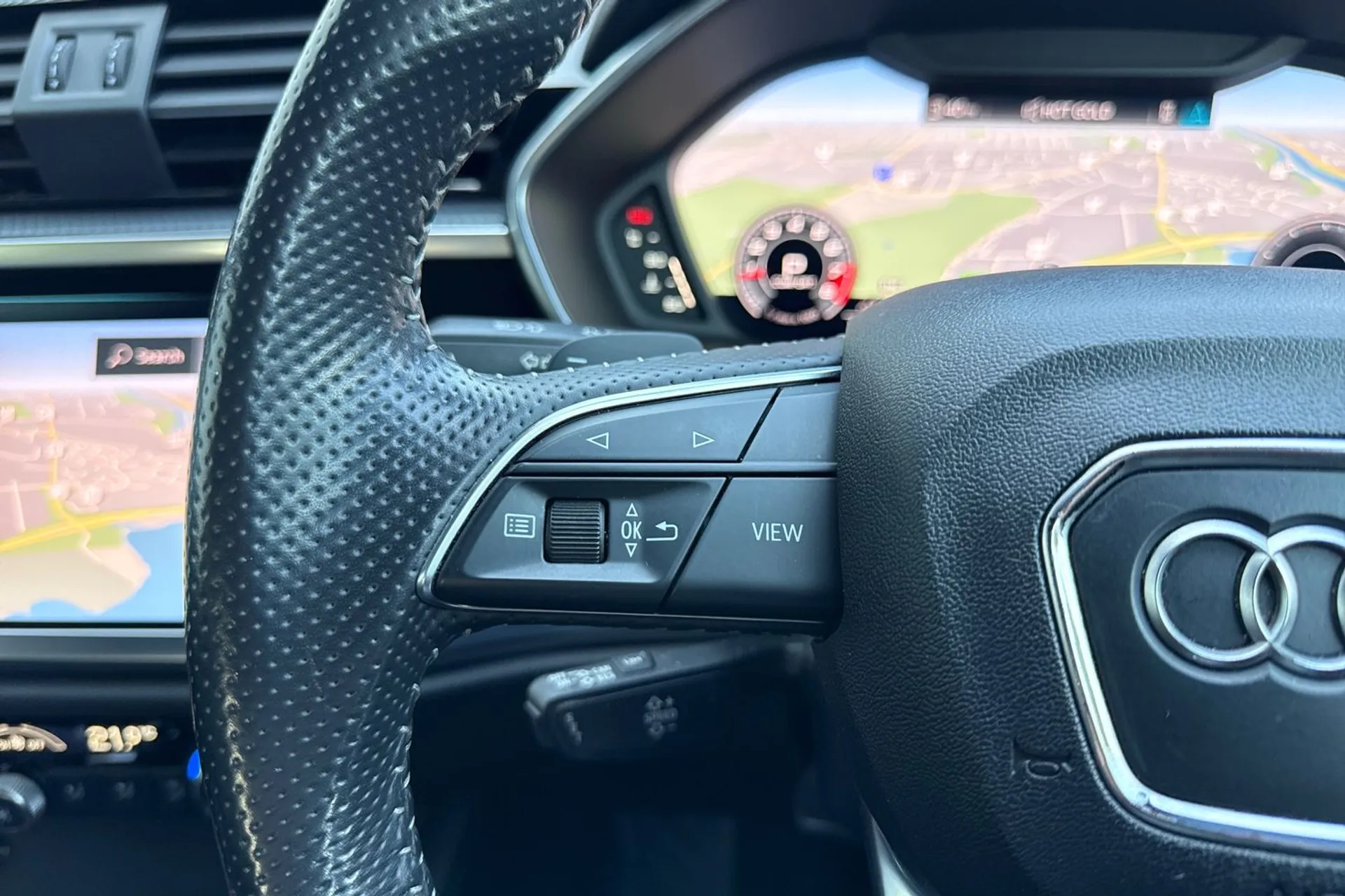 Audi Q3 thumbnail image number 34