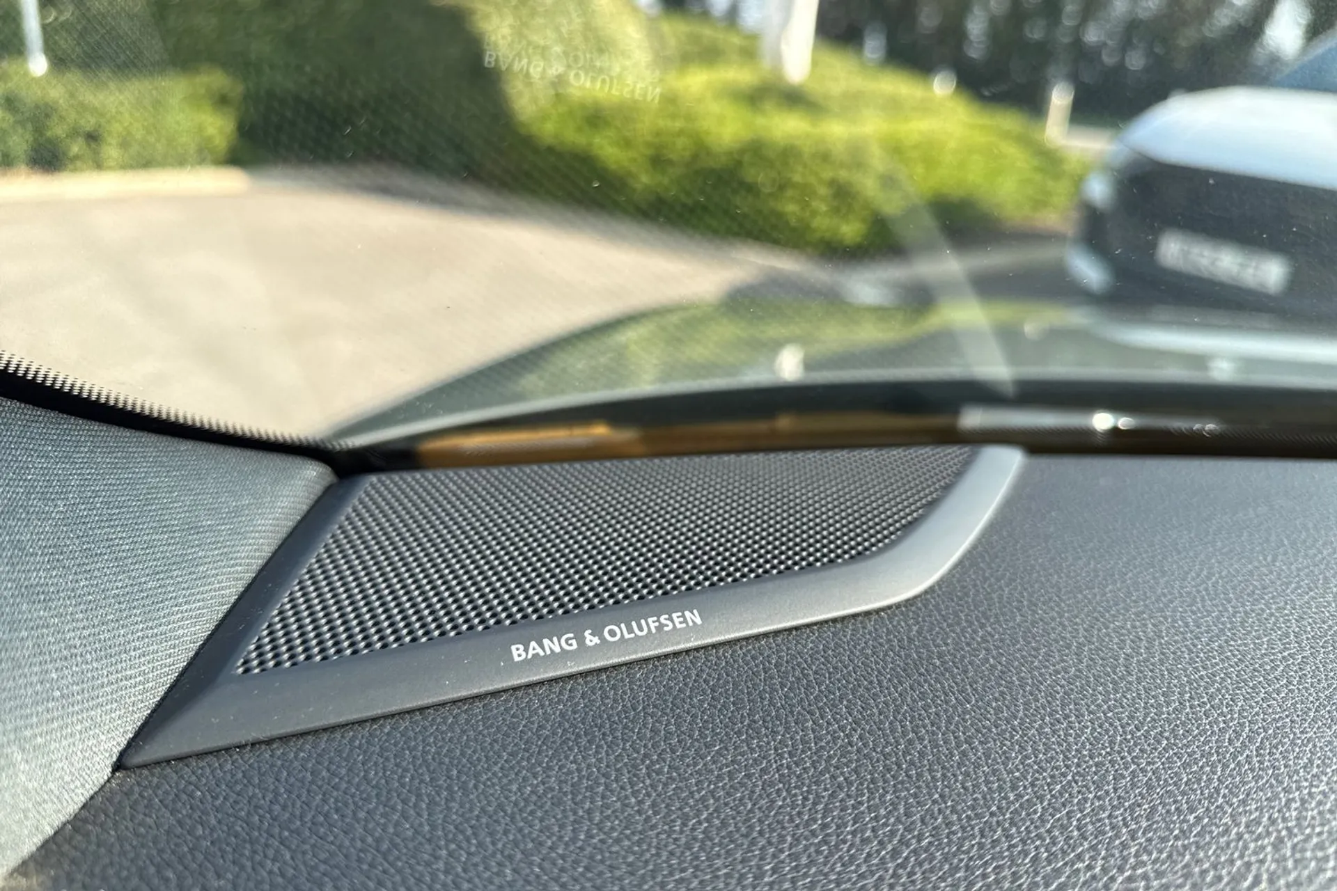 Audi Q3 thumbnail image number 16