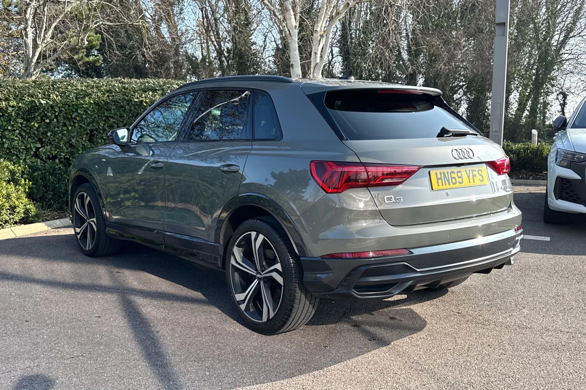 Audi Q3 thumbnail image number 17