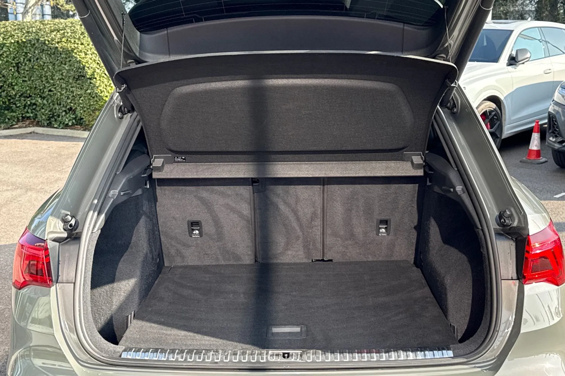 Audi Q3 thumbnail image number 27