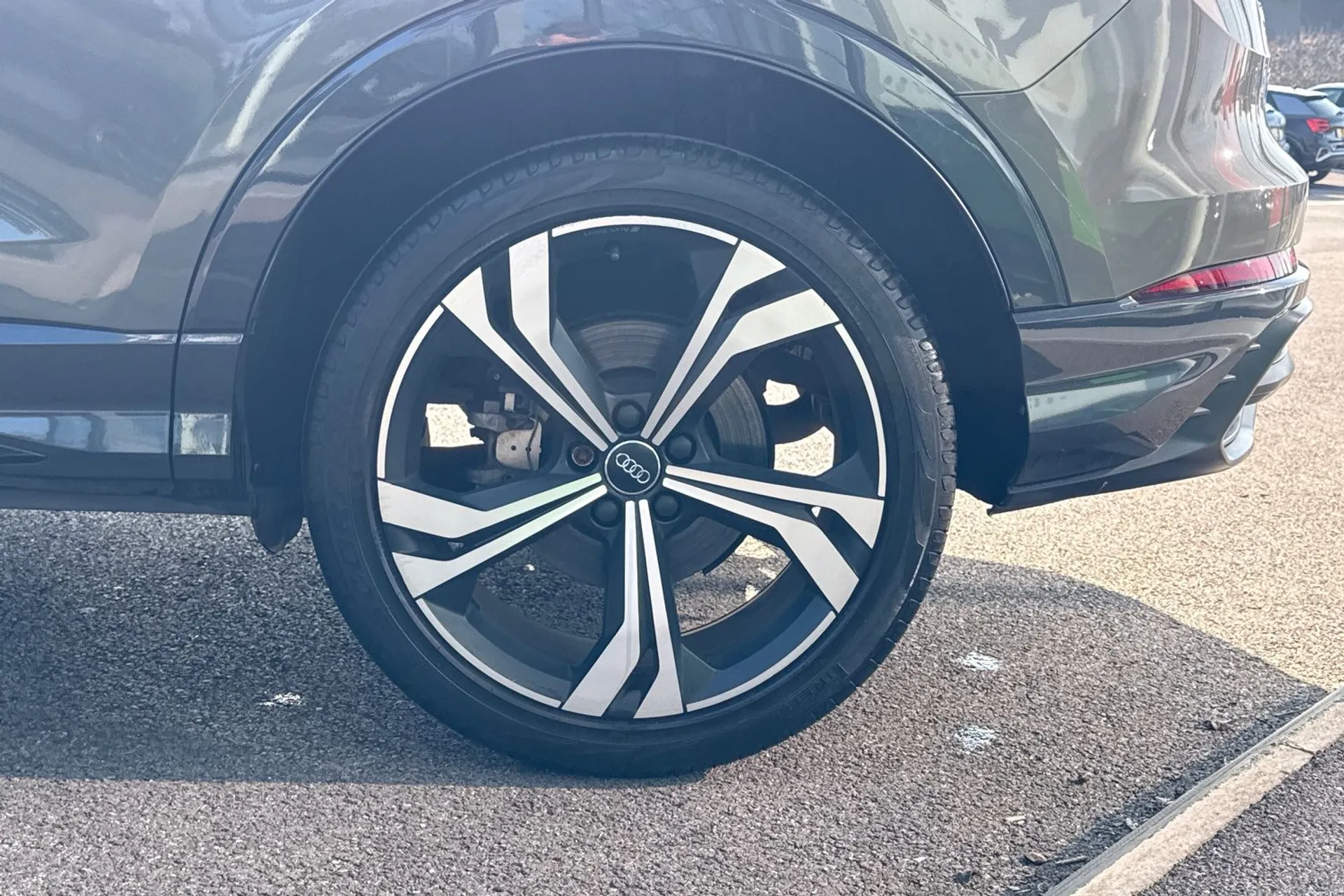 Audi Q3 thumbnail image number 43