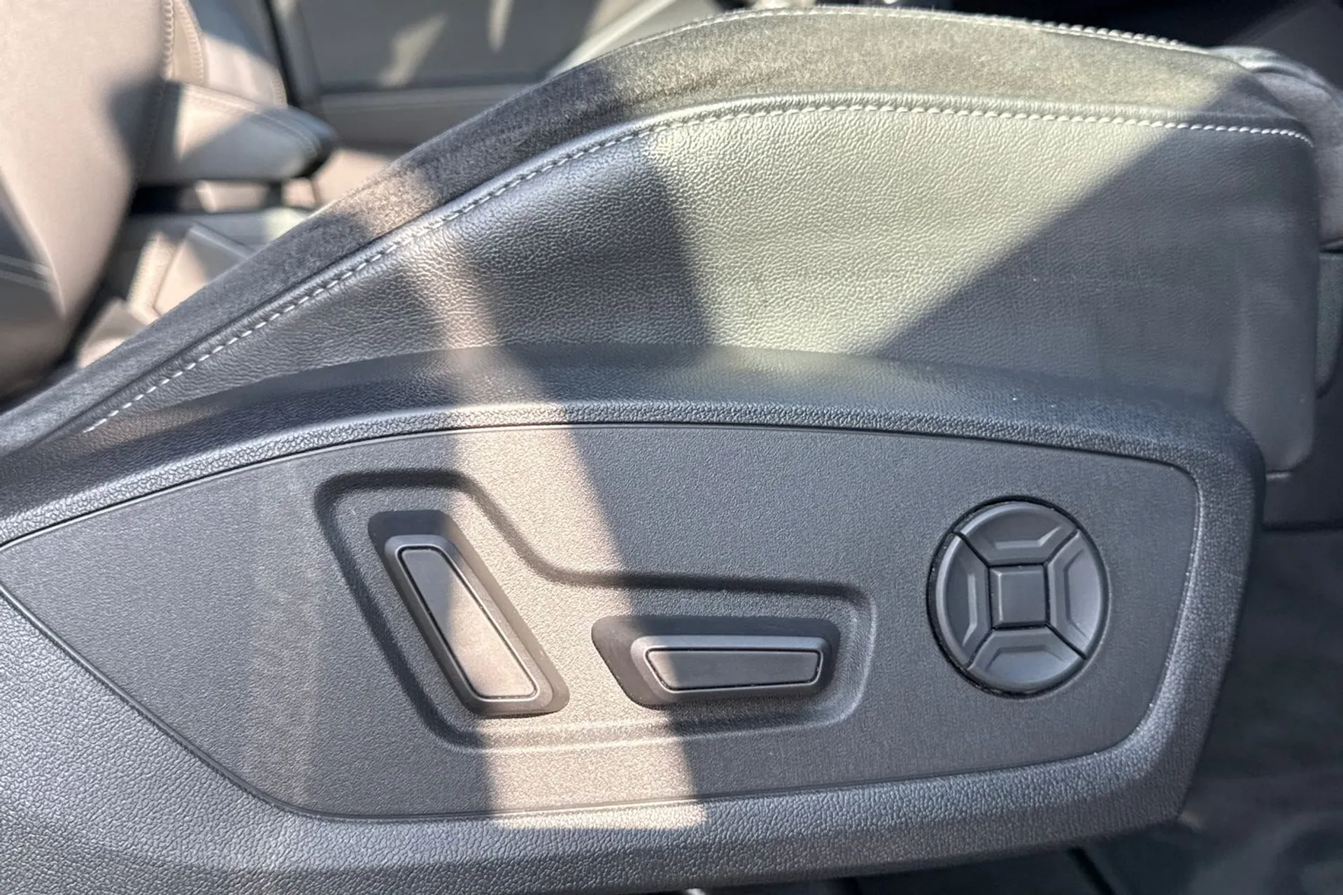 Audi Q3 thumbnail image number 37