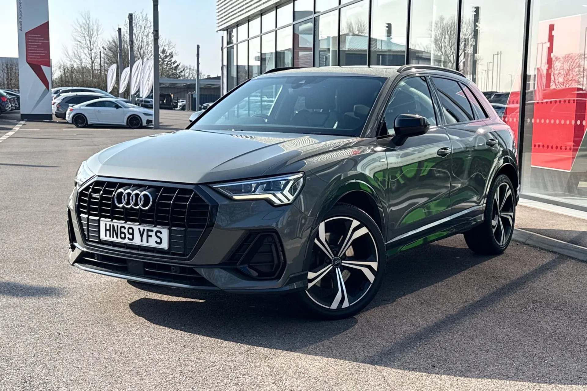 Audi Q3 thumbnail image number 10