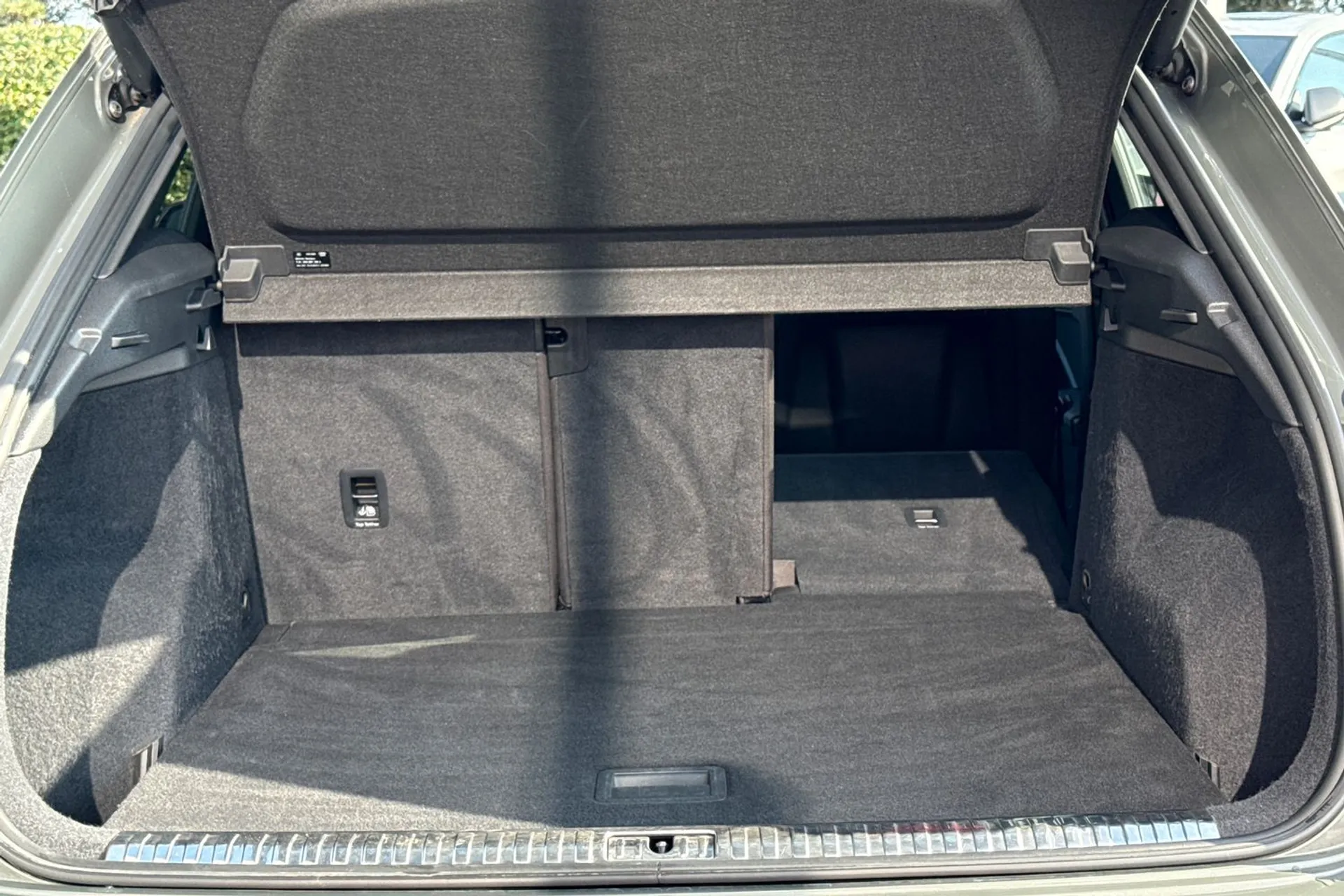 Audi Q3 thumbnail image number 31