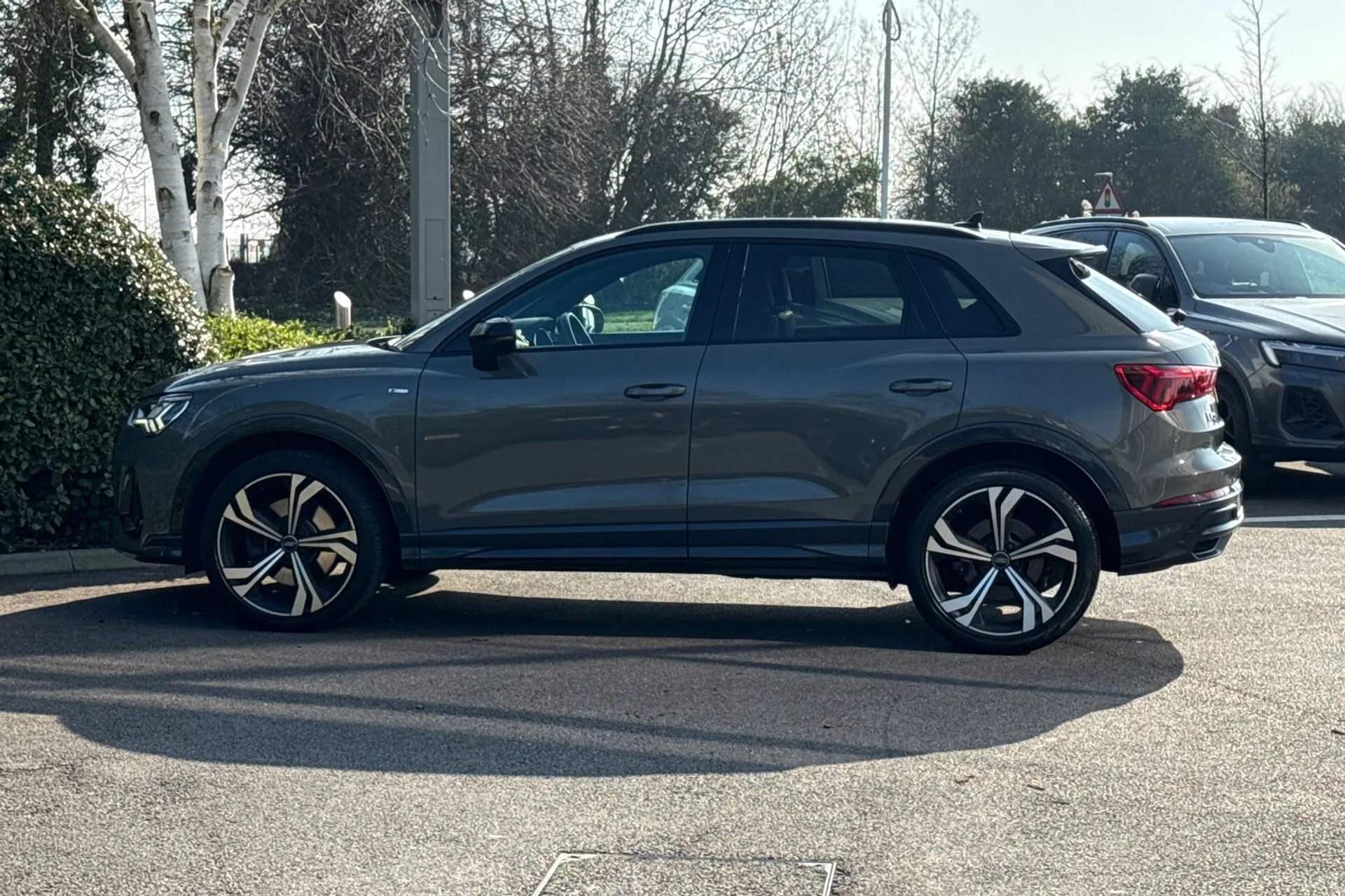 Audi Q3 thumbnail image number 19