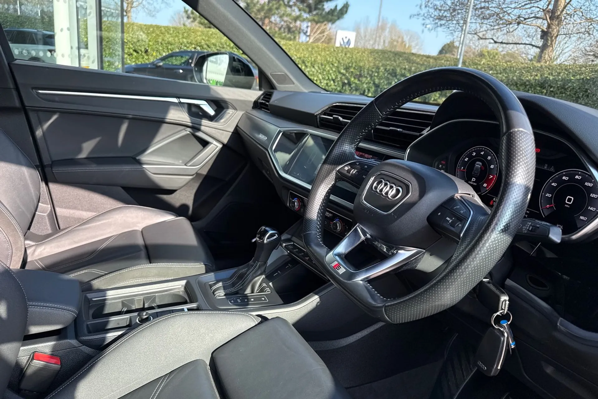 Audi Q3 thumbnail image number 40