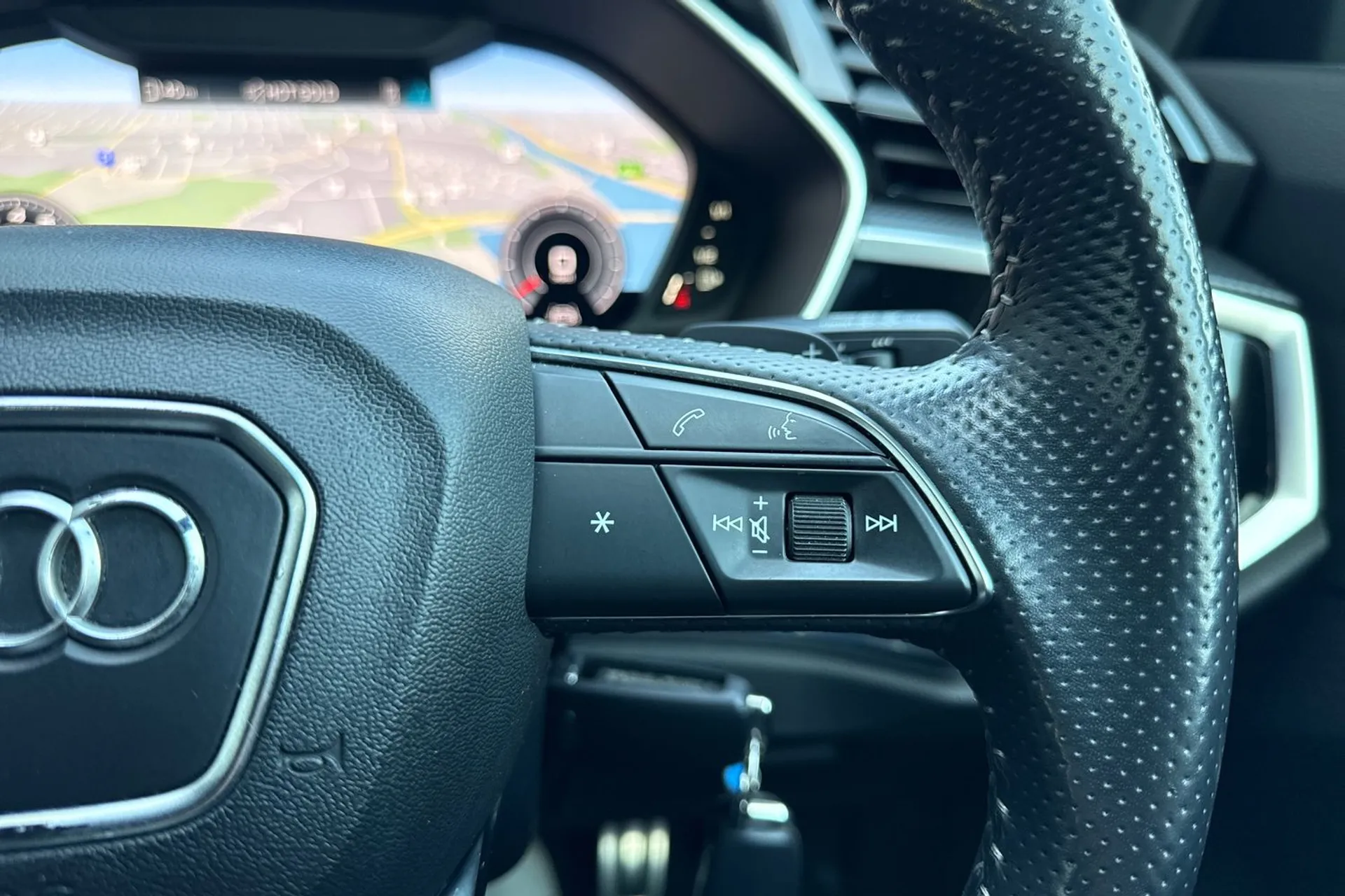 Audi Q3 thumbnail image number 35