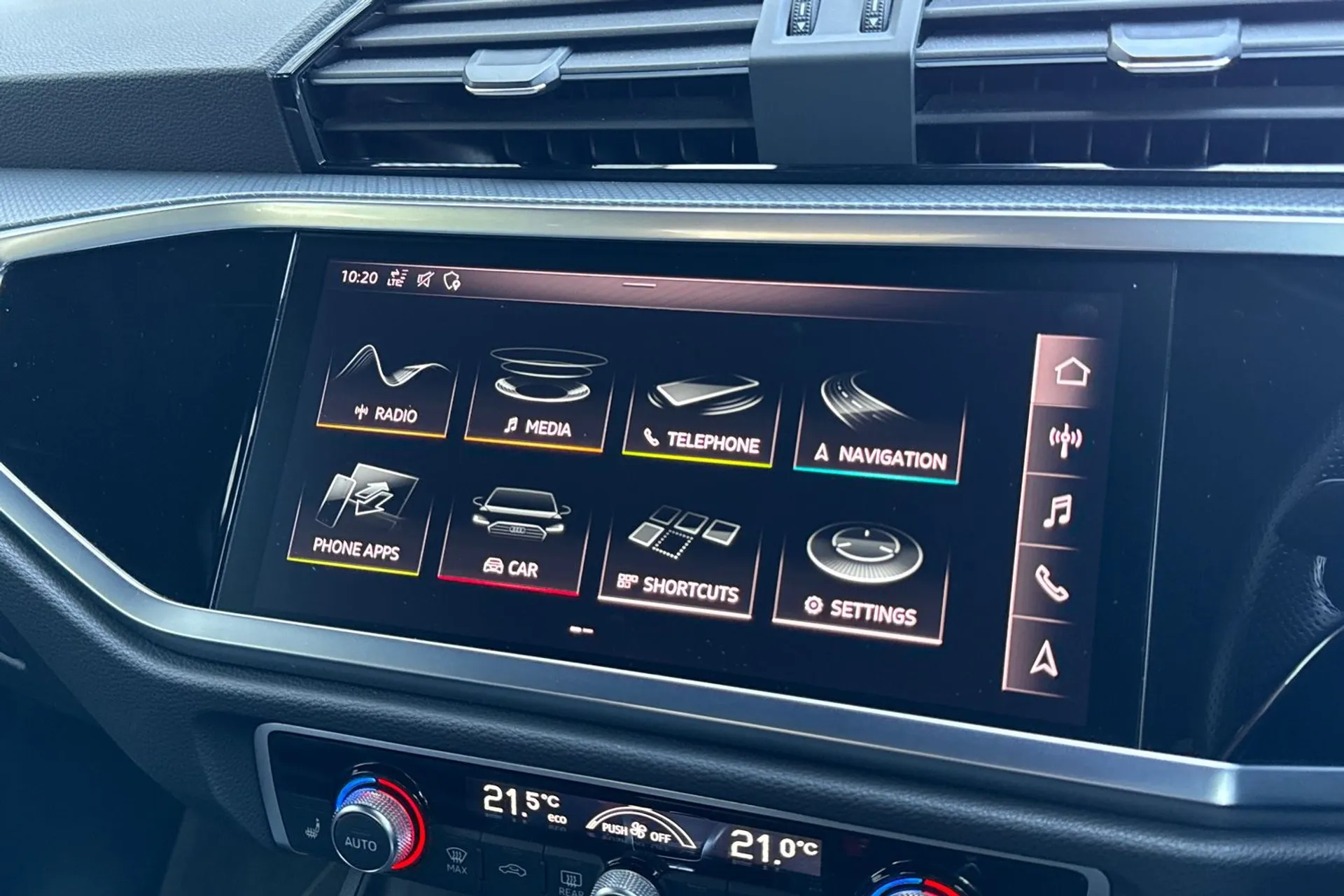 Audi Q3 thumbnail image number 28