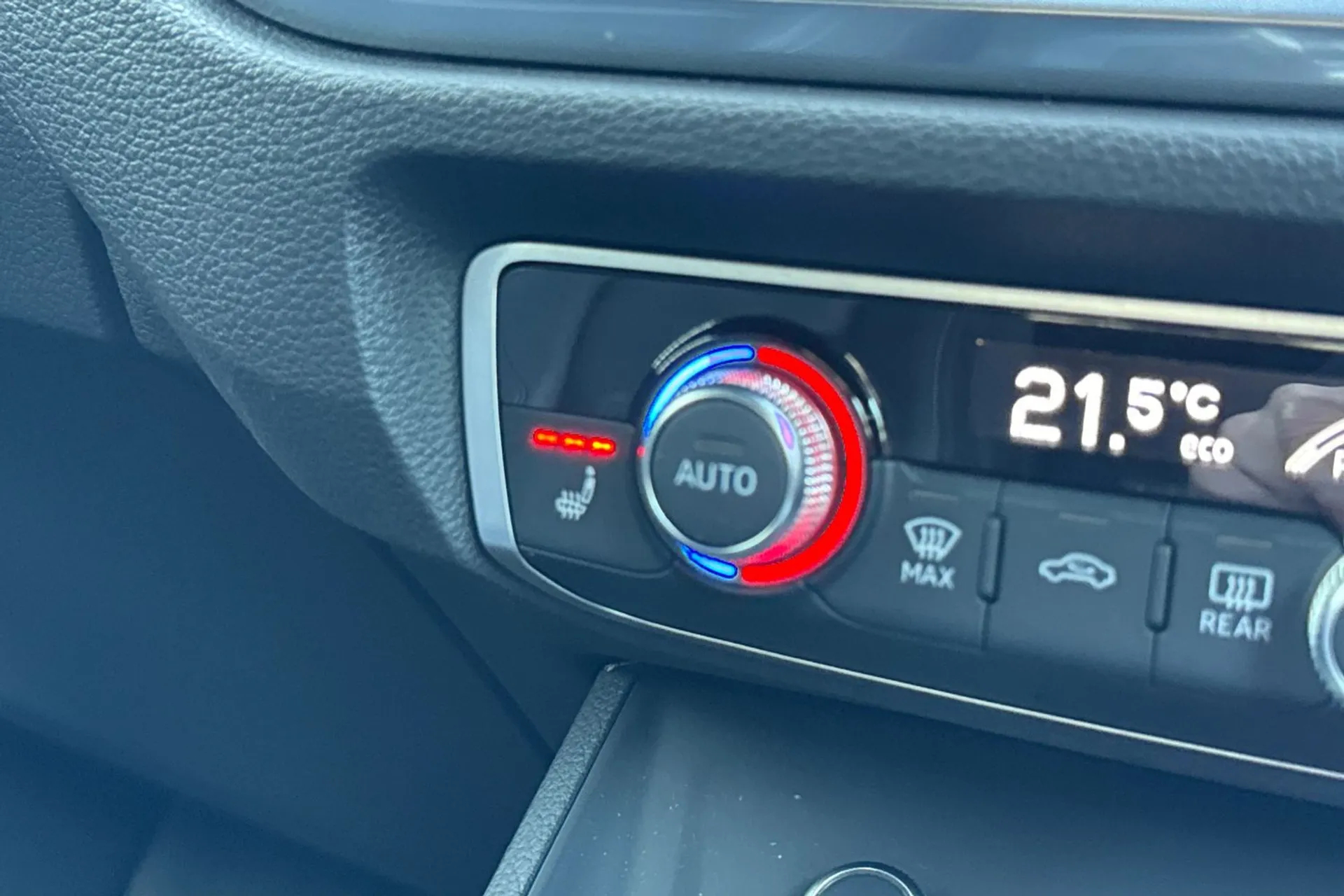 Audi Q3 thumbnail image number 24