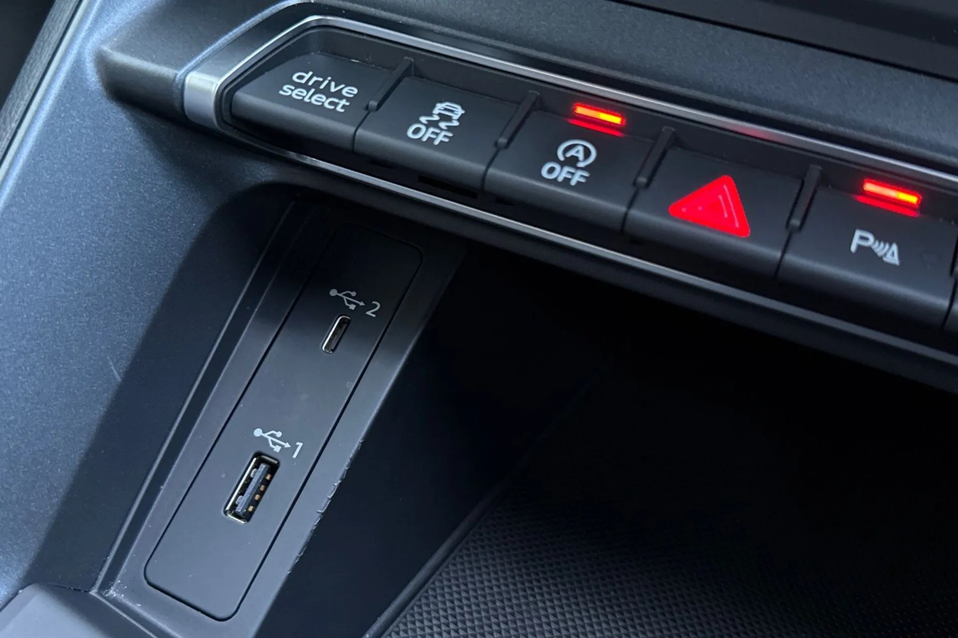 Audi Q3 thumbnail image number 18