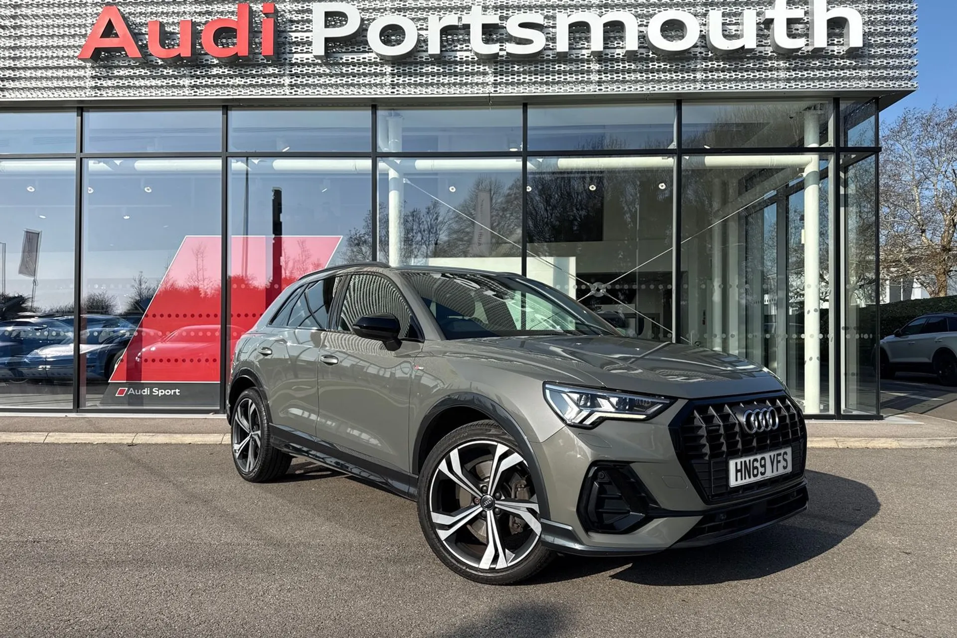 Audi Q3 focused image