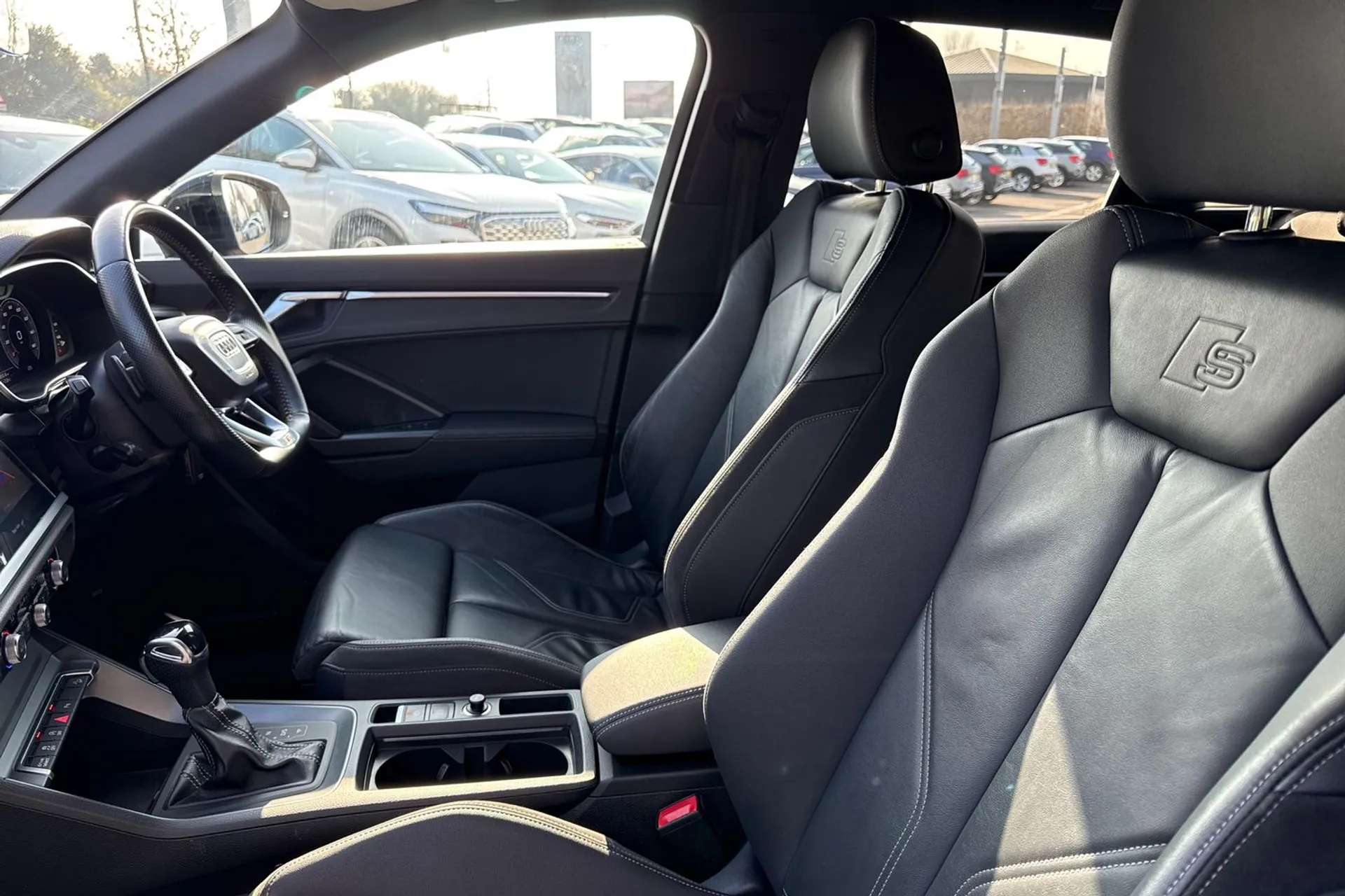 Audi Q3 thumbnail image number 44