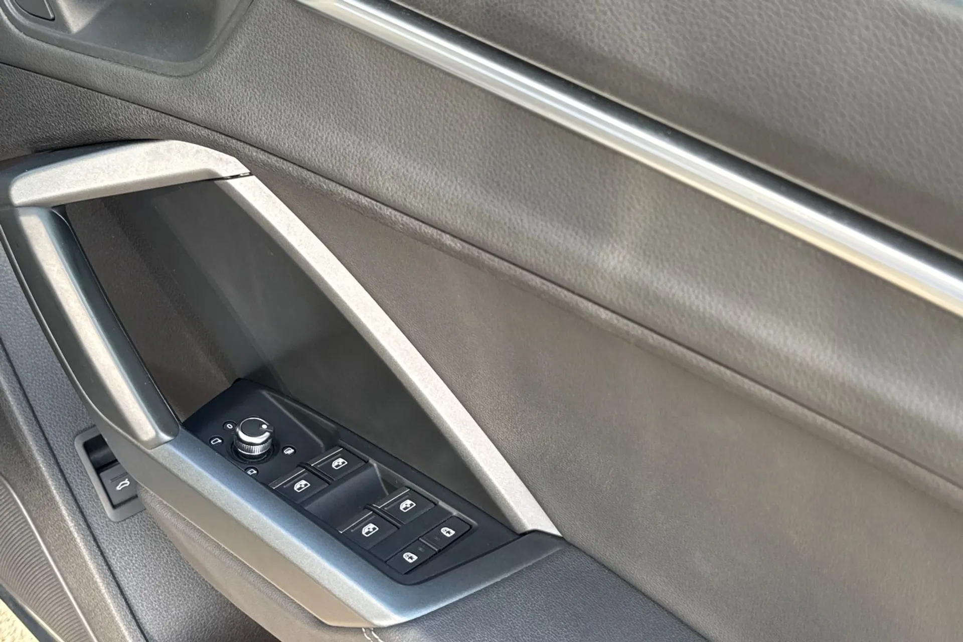 Audi Q3 thumbnail image number 39