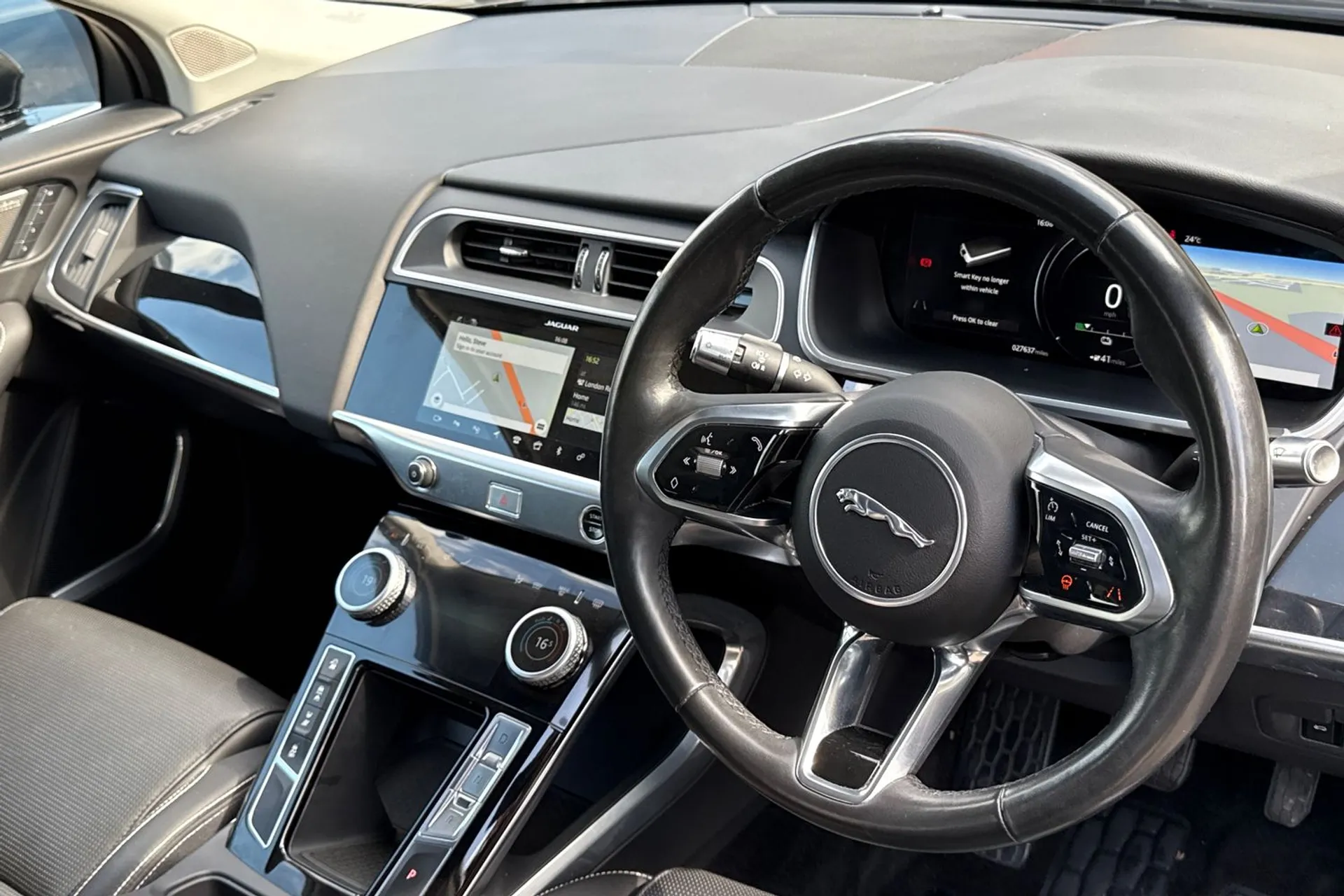 Jaguar I-PACE thumbnail image number 28