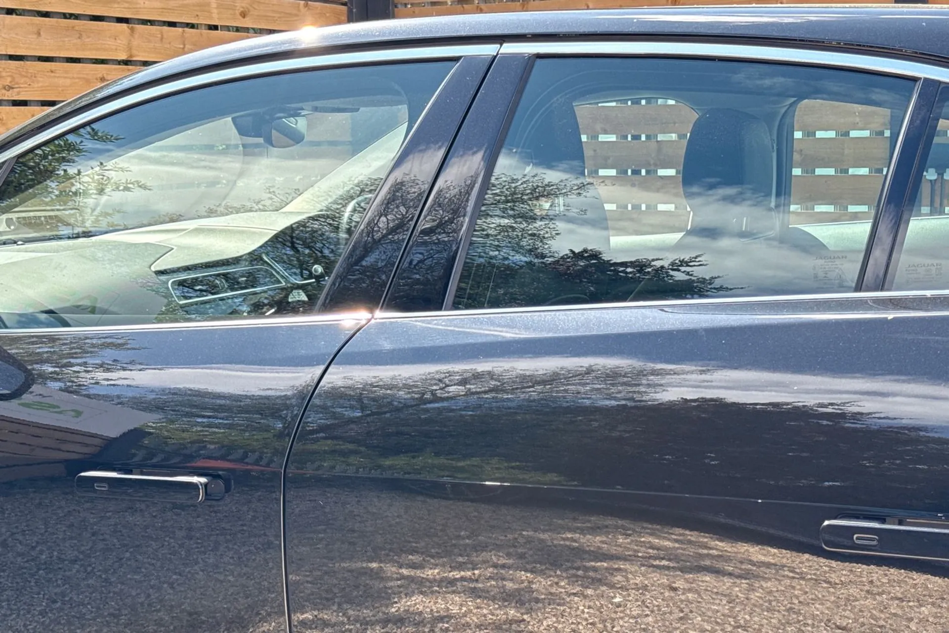 Jaguar I-PACE thumbnail image number 15
