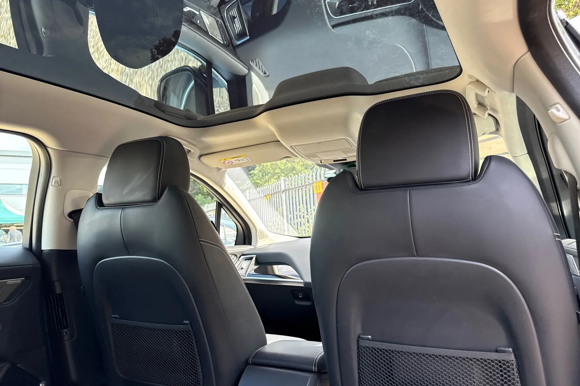 Jaguar I-PACE thumbnail image number 25