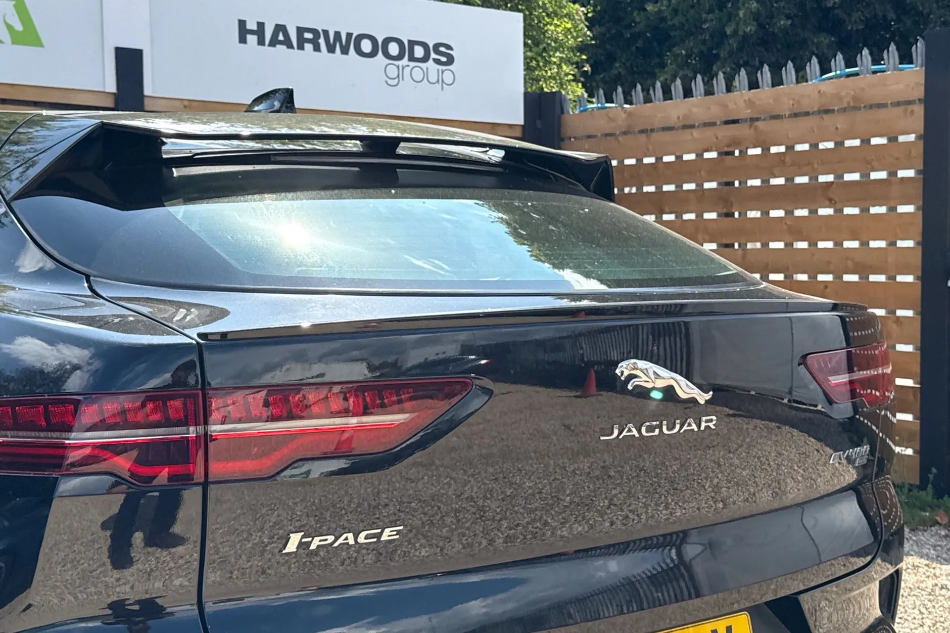 Jaguar I-PACE thumbnail image number 16