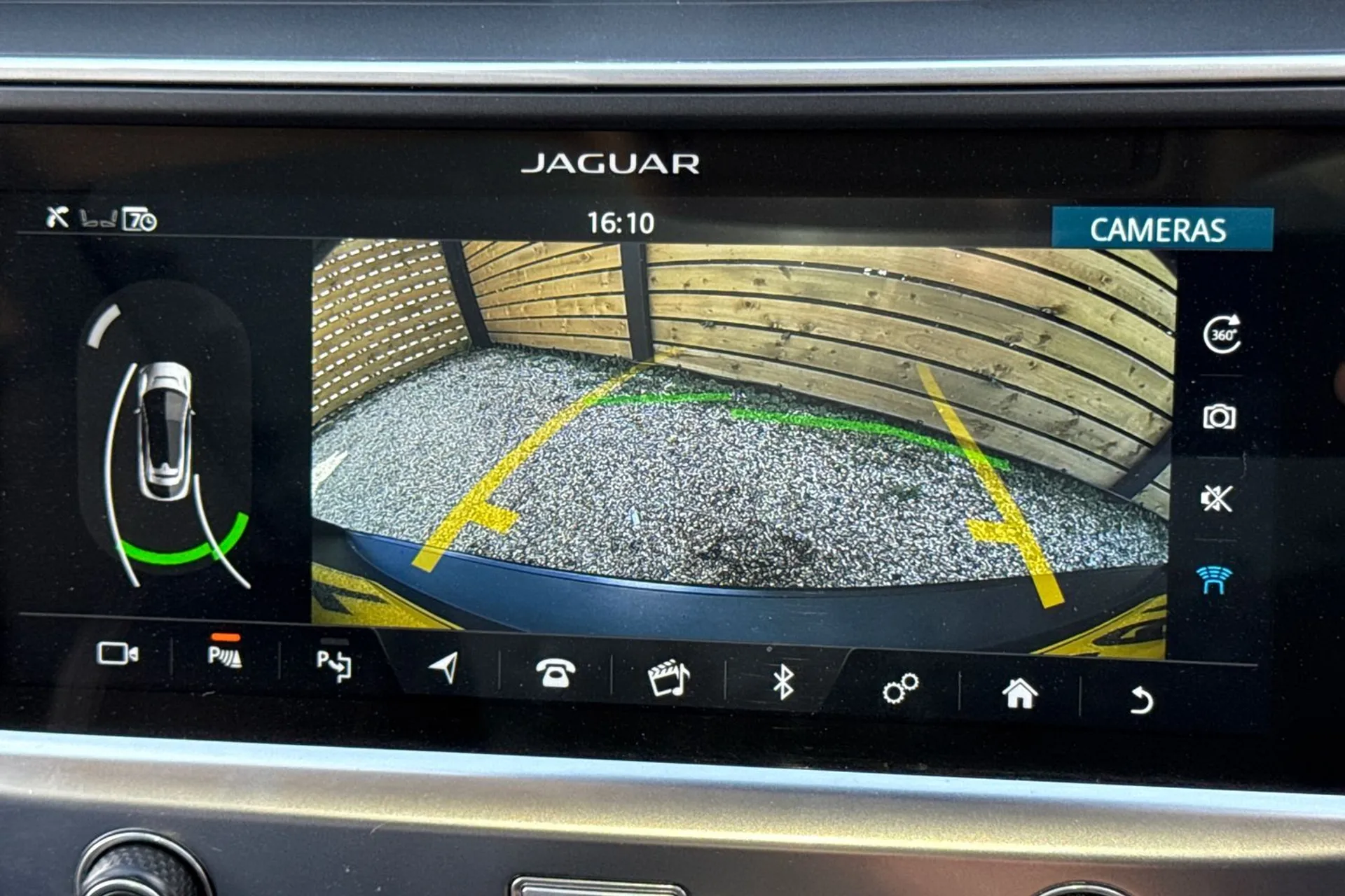 Jaguar I-PACE thumbnail image number 4