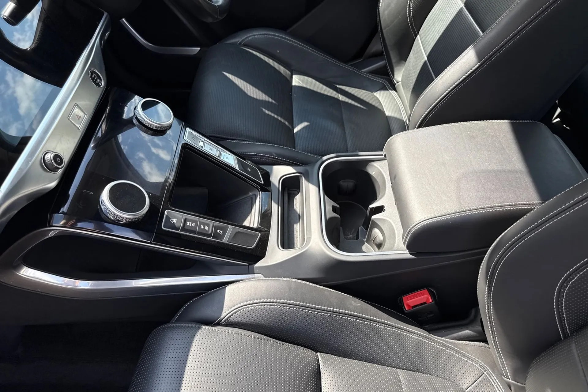 Jaguar I-PACE thumbnail image number 42