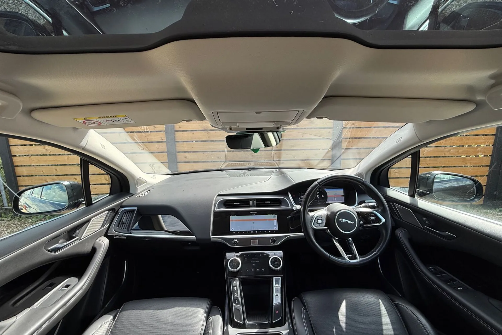 Jaguar I-PACE thumbnail image number 3