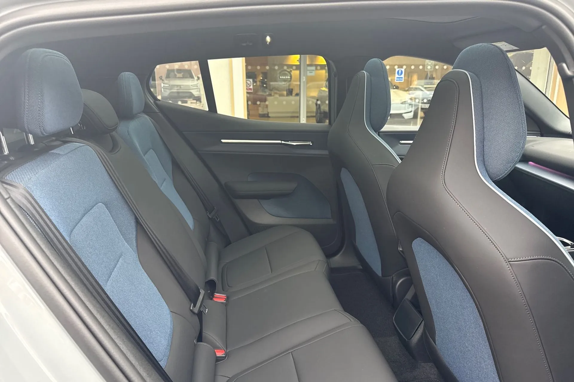 Volvo EX30 thumbnail image number 22