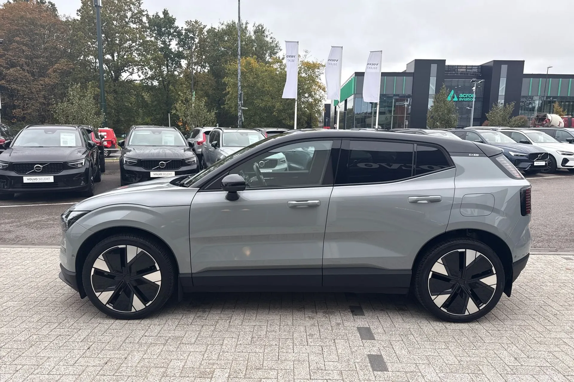 Volvo EX30 thumbnail image number 10