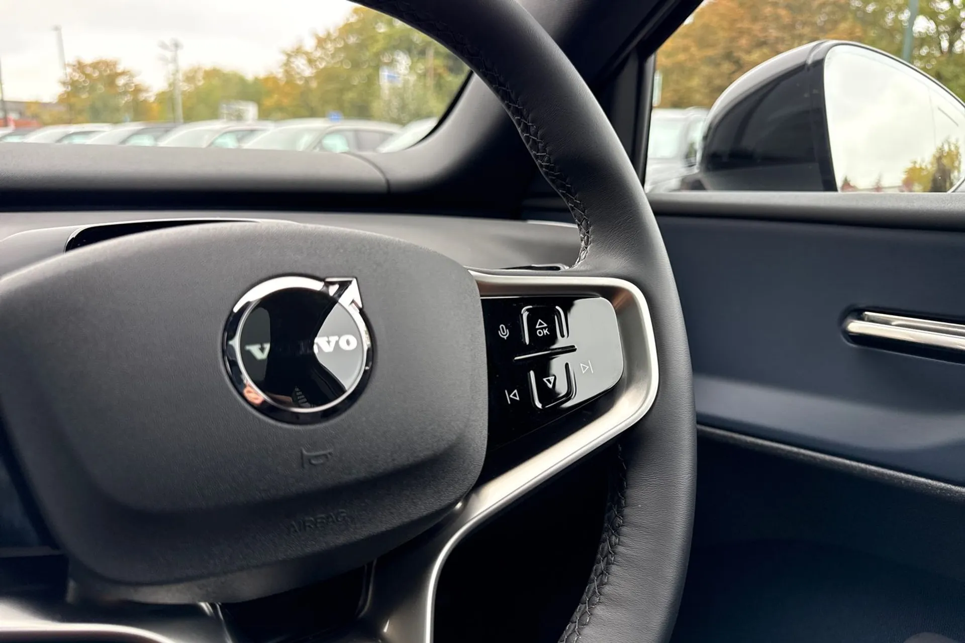 Volvo EX30 thumbnail image number 36