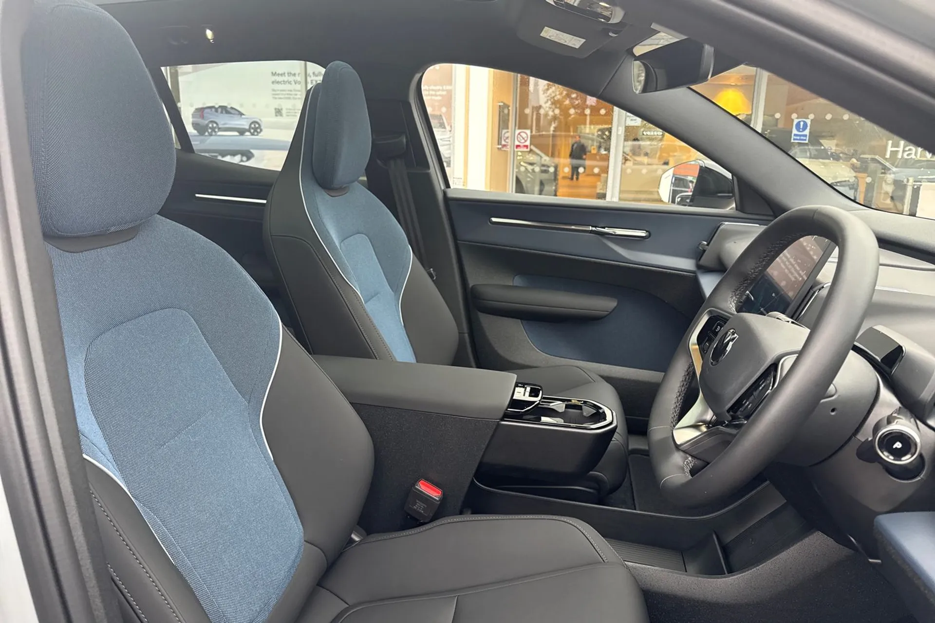 Volvo EX30 thumbnail image number 25