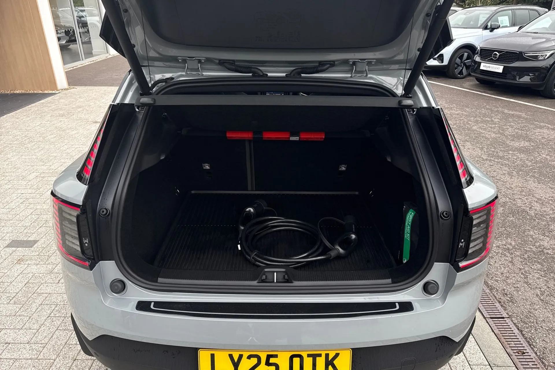 Volvo EX30 thumbnail image number 19