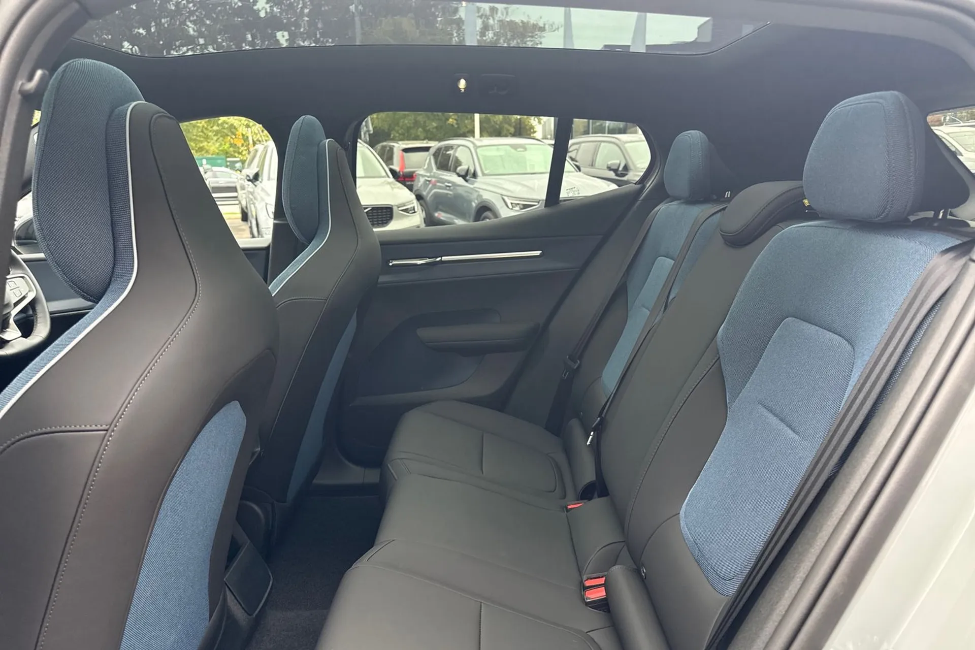 Volvo EX30 thumbnail image number 29