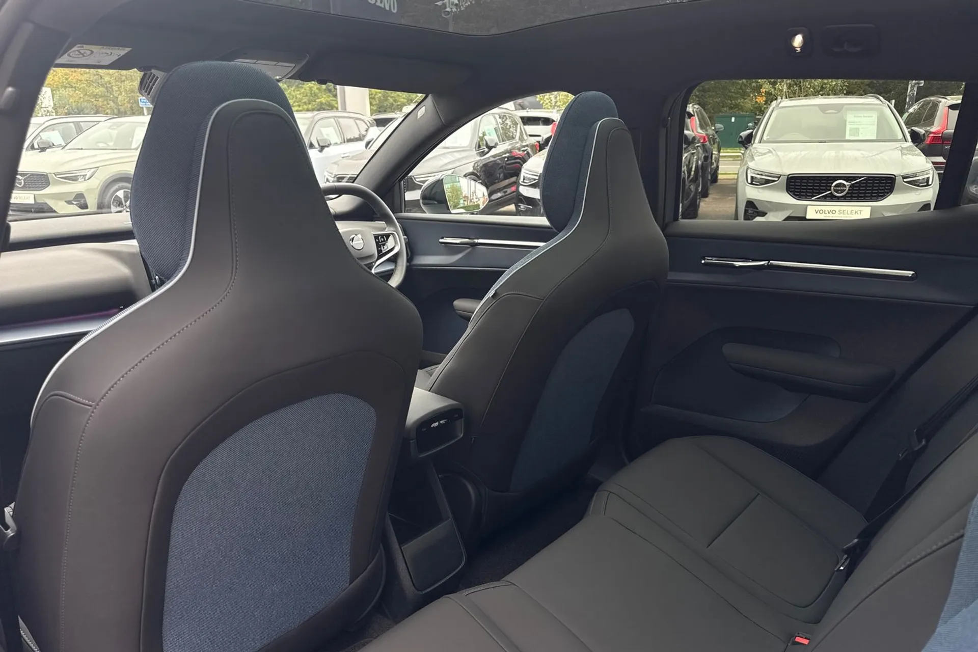 Volvo EX30 thumbnail image number 30