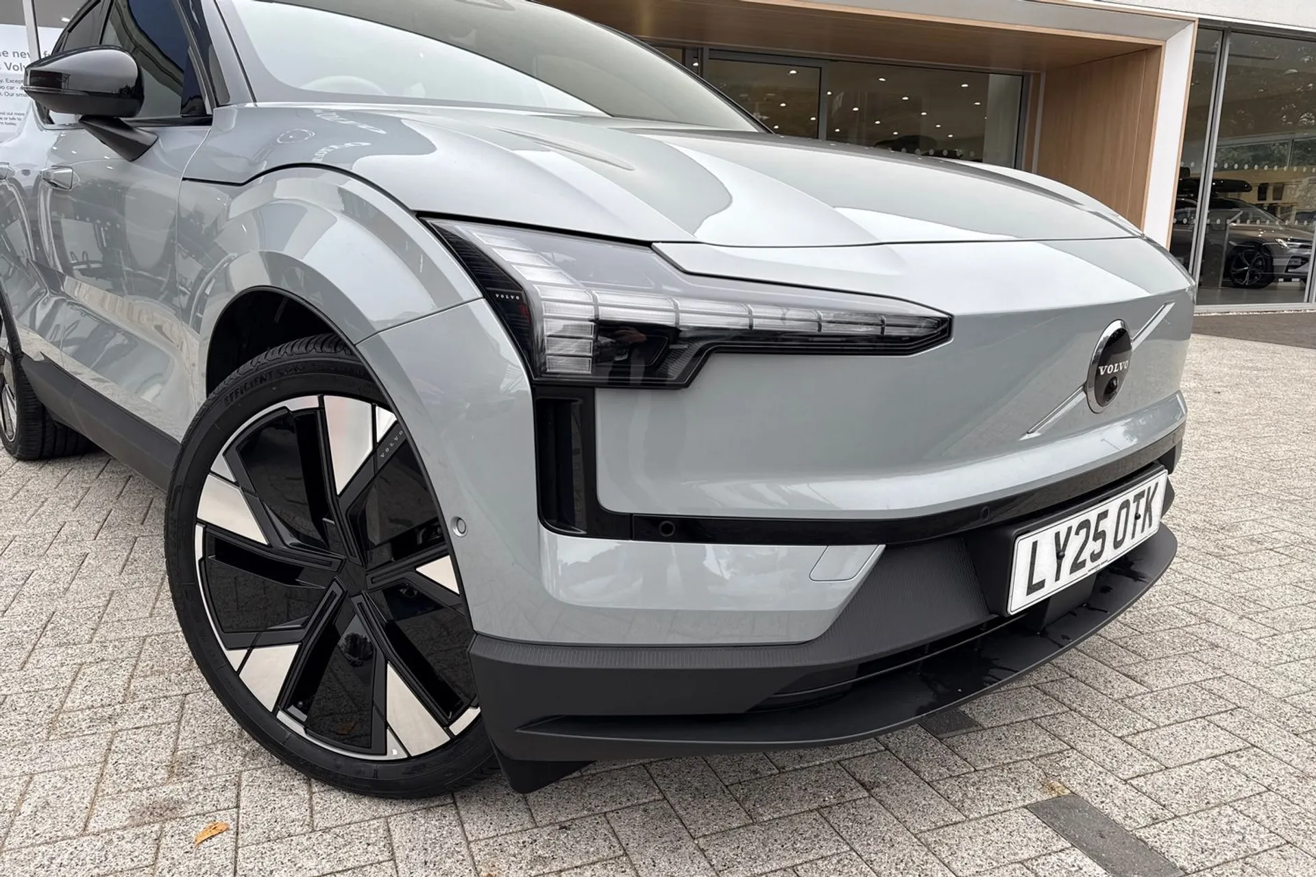 Volvo EX30 thumbnail image number 6