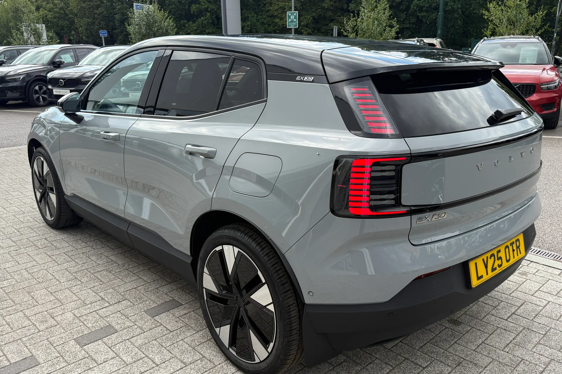 Volvo EX30 thumbnail image number 7