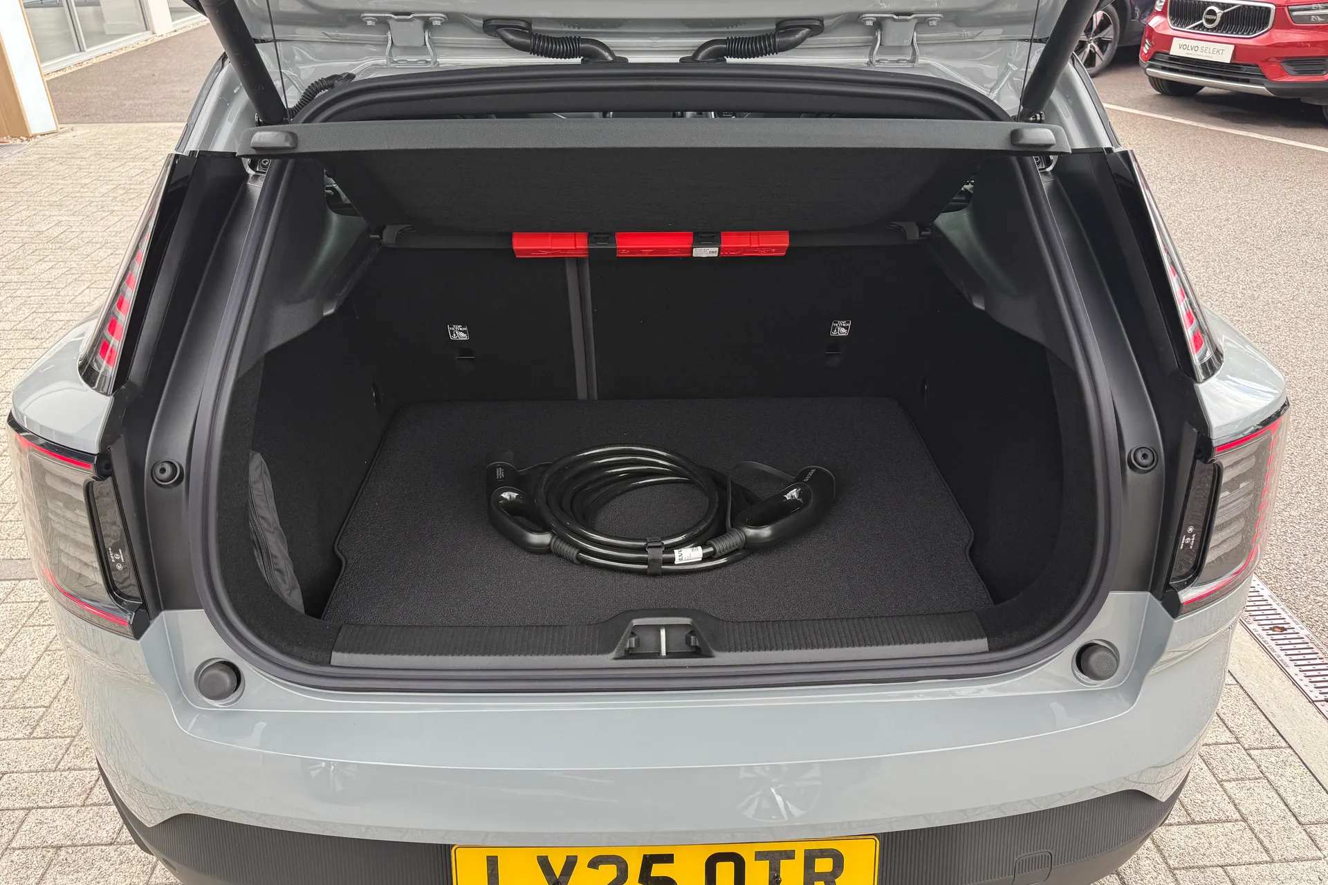 Volvo EX30 thumbnail image number 17