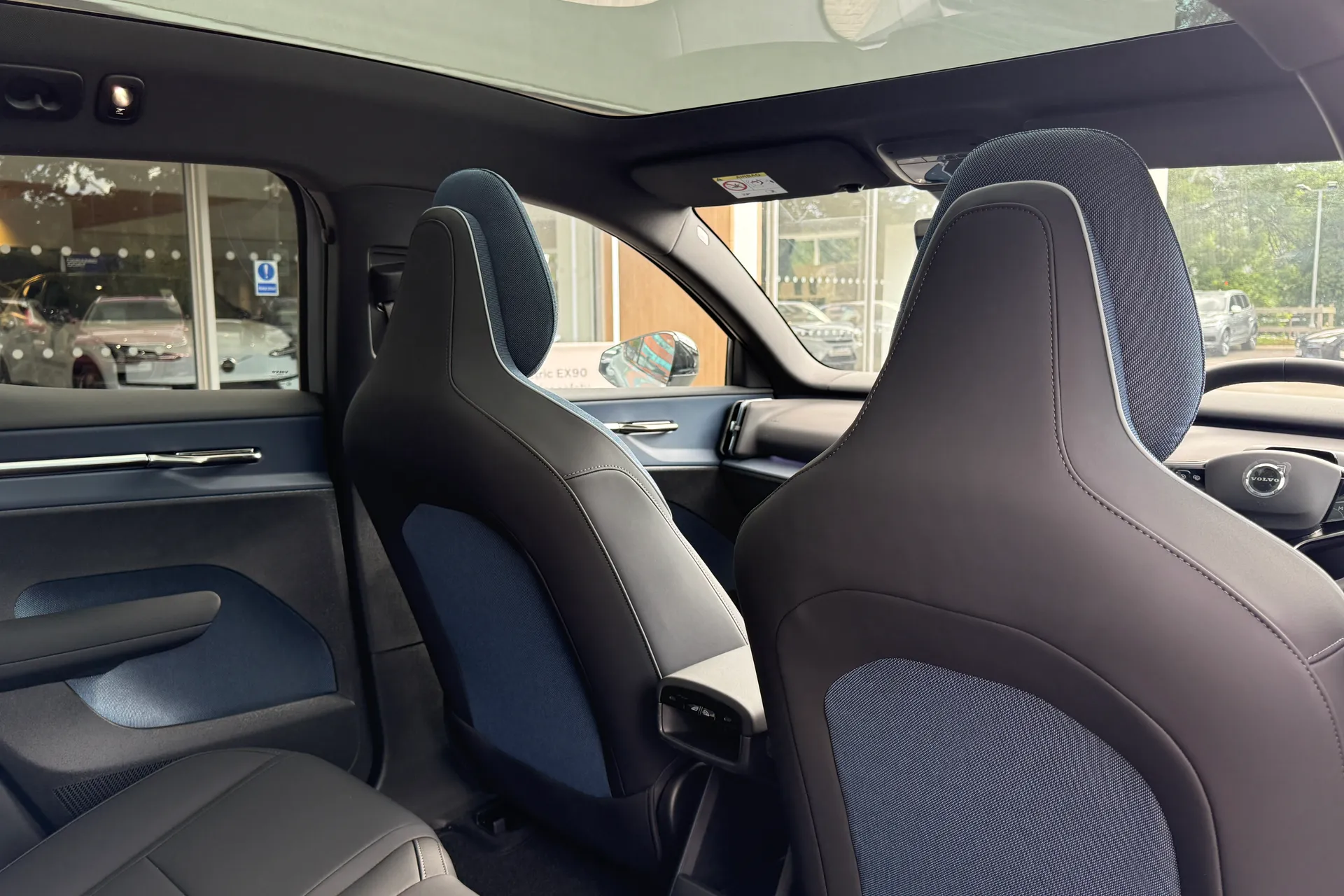 Volvo EX30 thumbnail image number 21